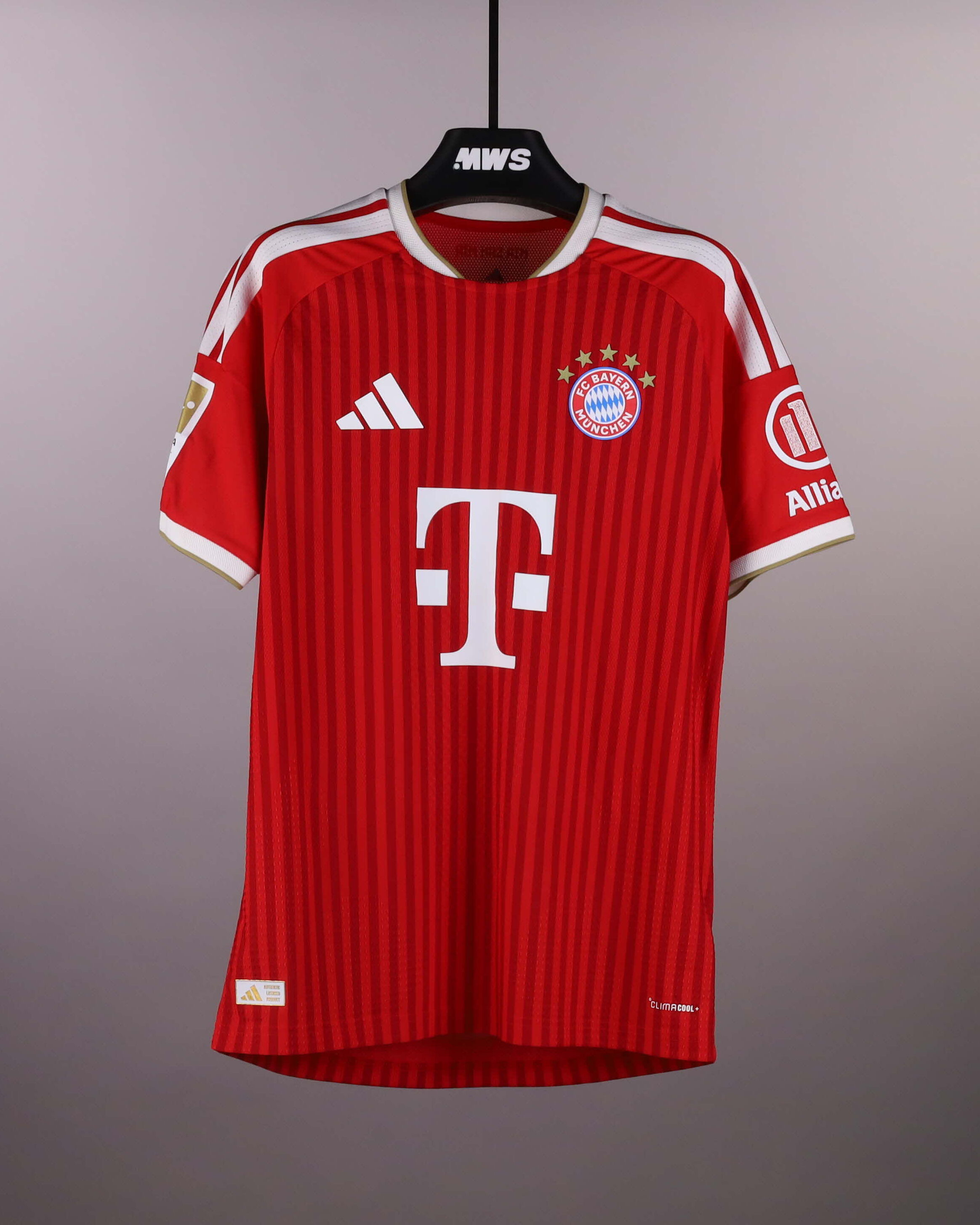 Josip Stanišić FC Bayern München shirt