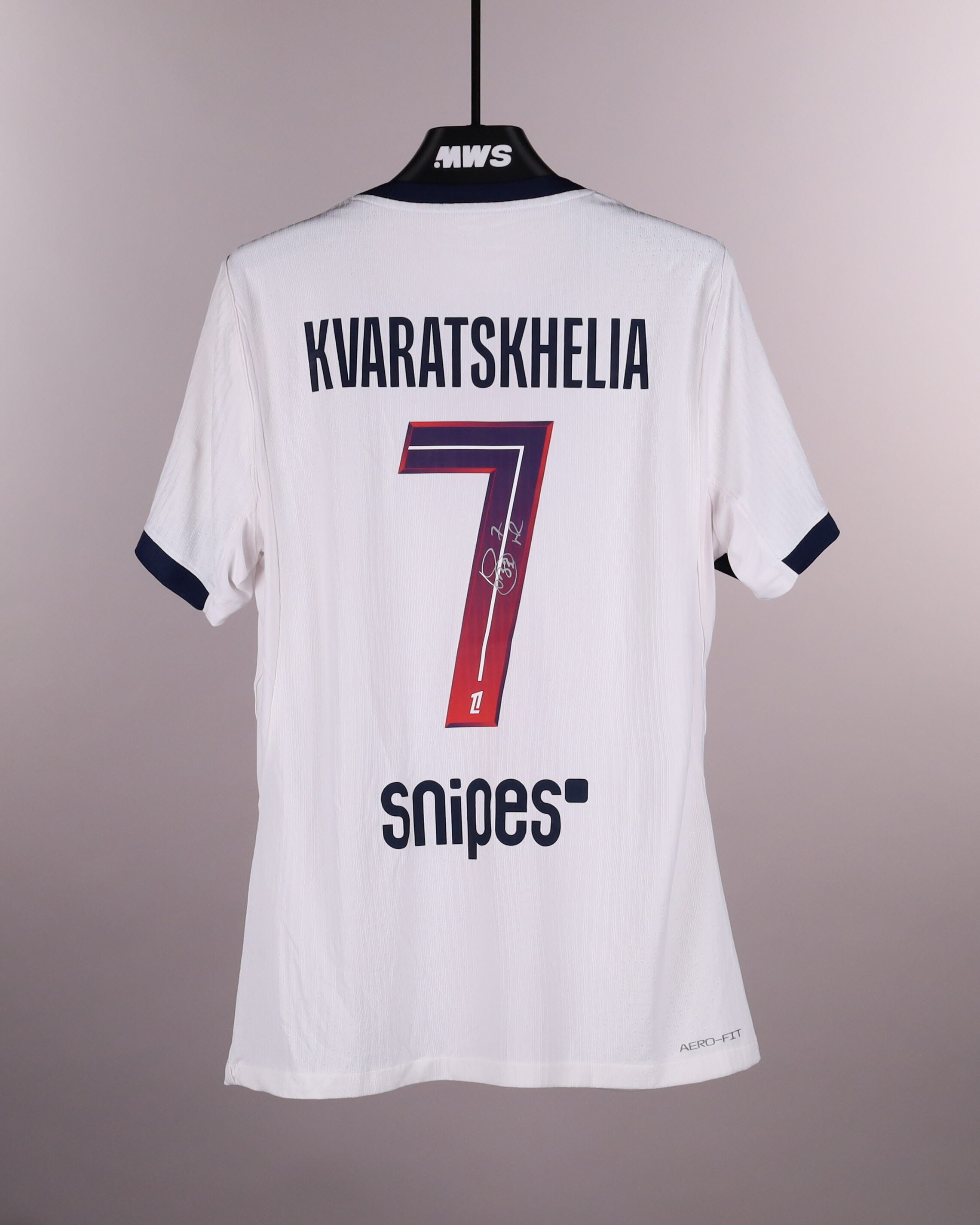 Khvicha Kvaratskhelia Paris Saint-Germain jersey