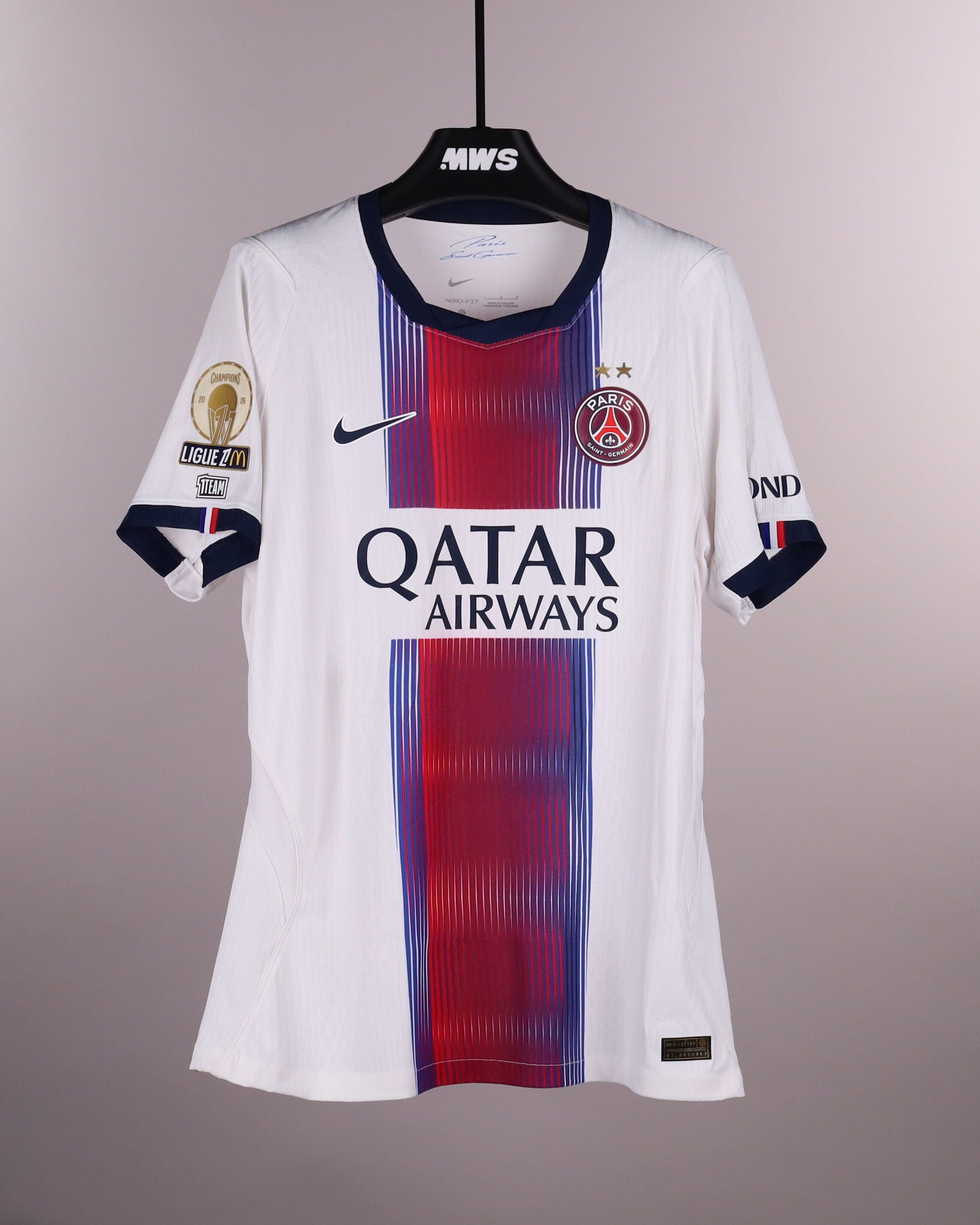 Khvicha Kvaratskhelia Paris Saint-Germain jersey