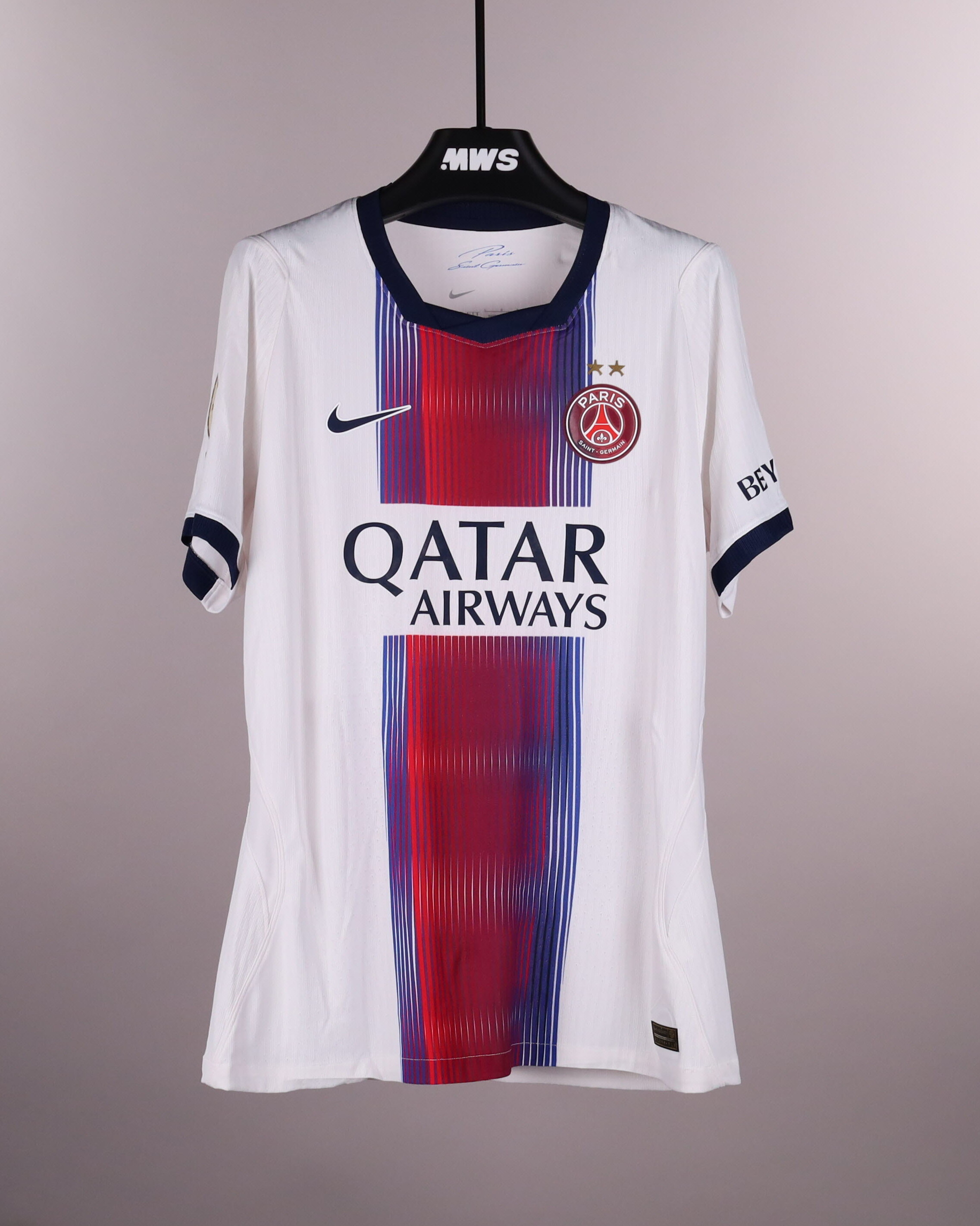 Mika Godts Paris Saint-Germain jersey