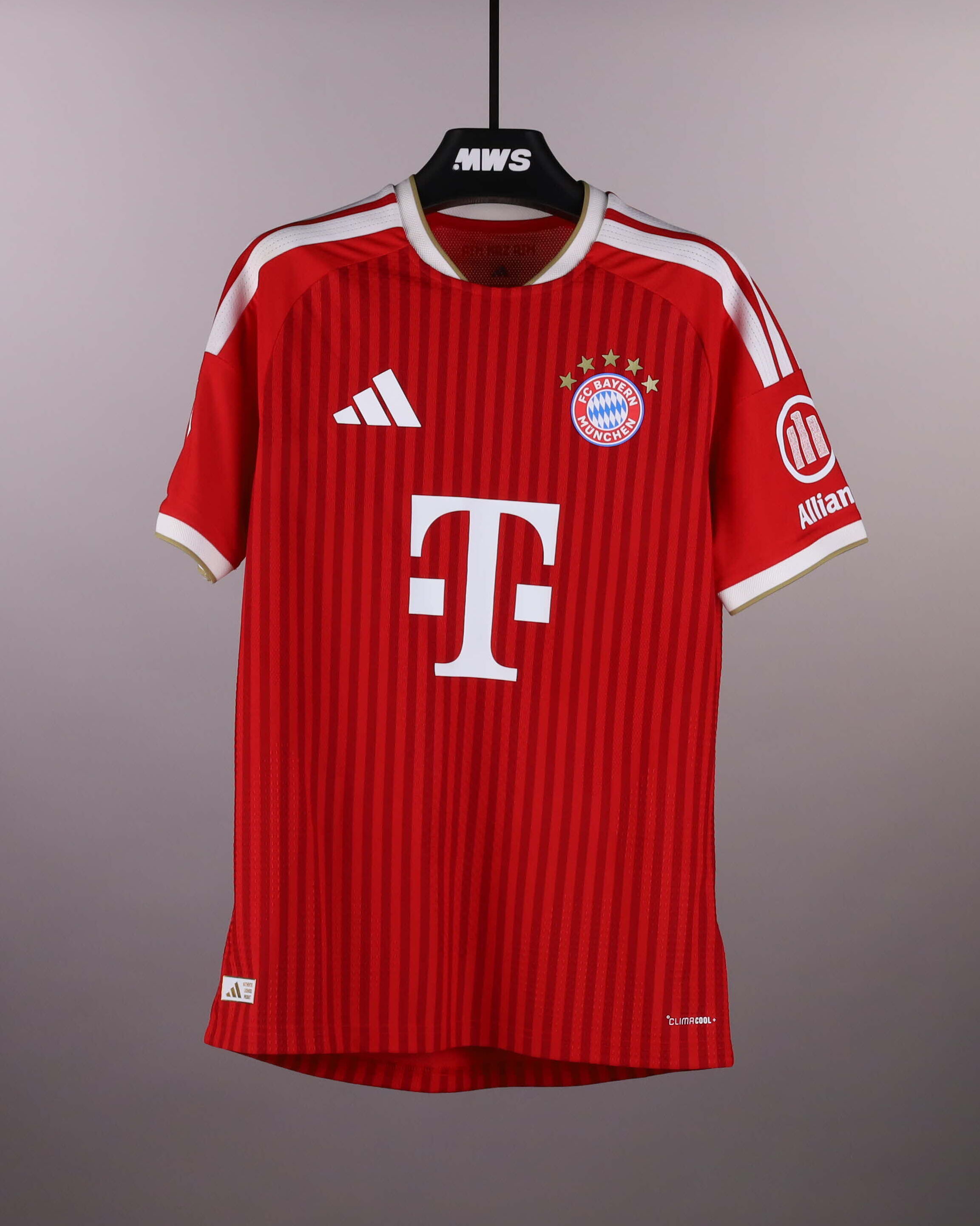 Bara Sapoko Ndiaye FC Bayern München shirt