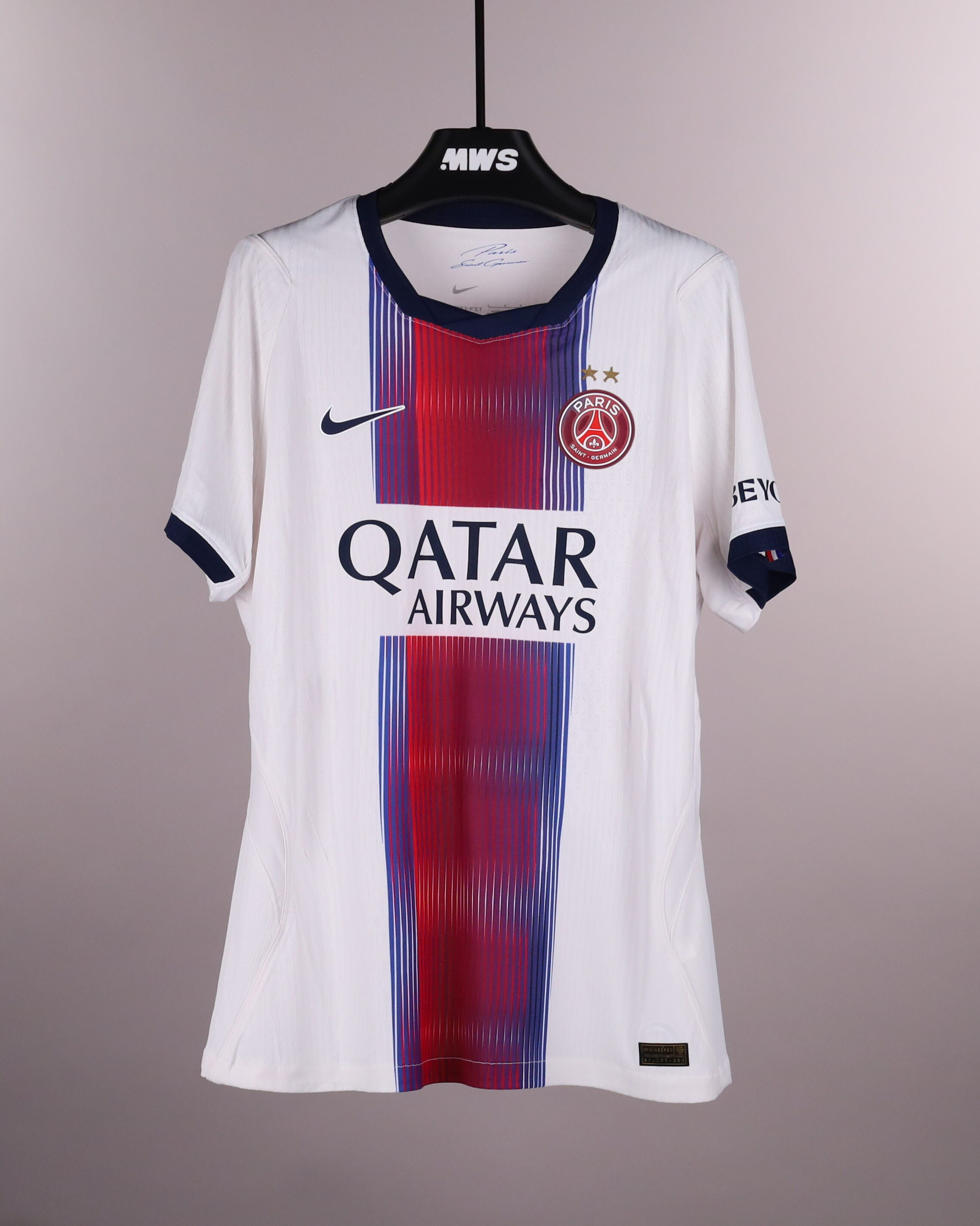 Lucas Hernández Paris Saint-Germain shirt