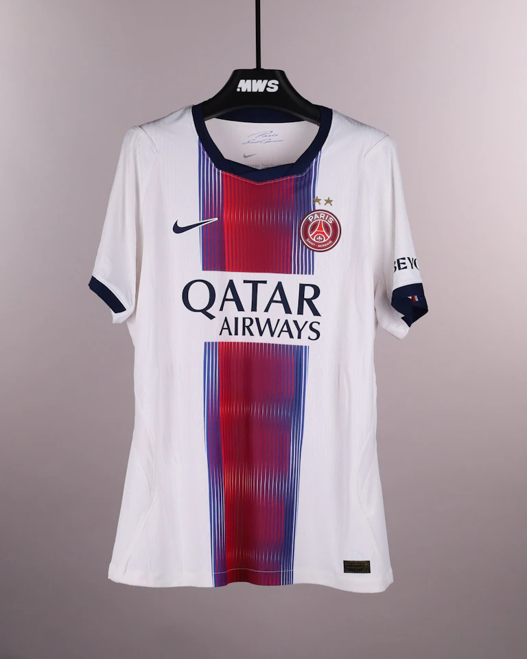 Lucas Hernández Paris Saint-Germain shirt
