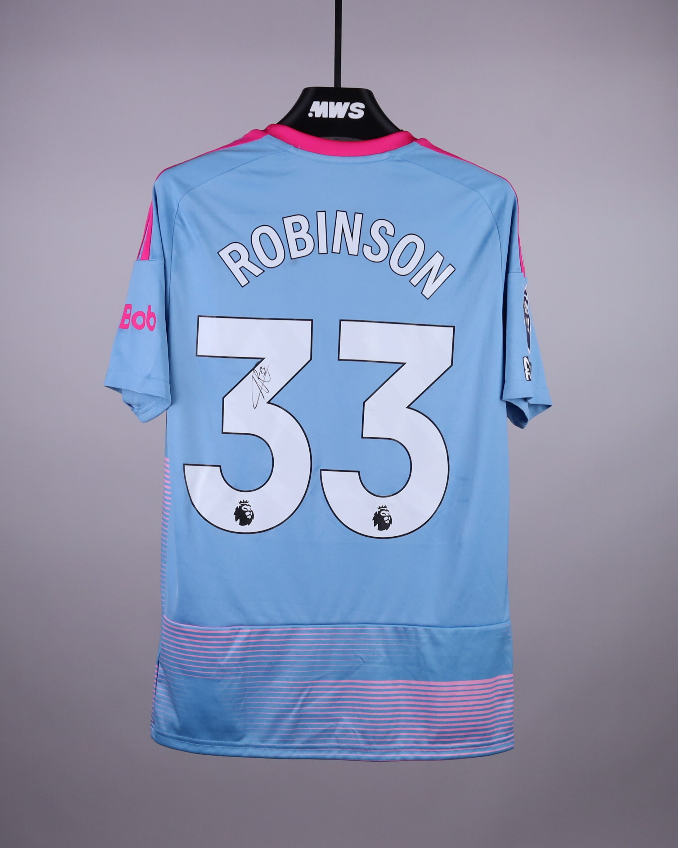 Fulham-Trikot von Antonee Robinson