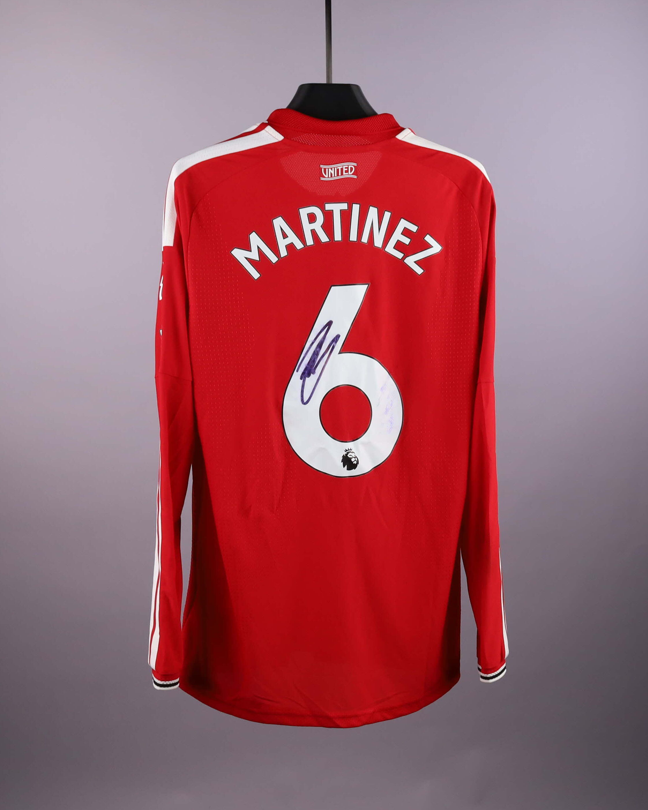 Lisandro Martínez Manchester United camisa.