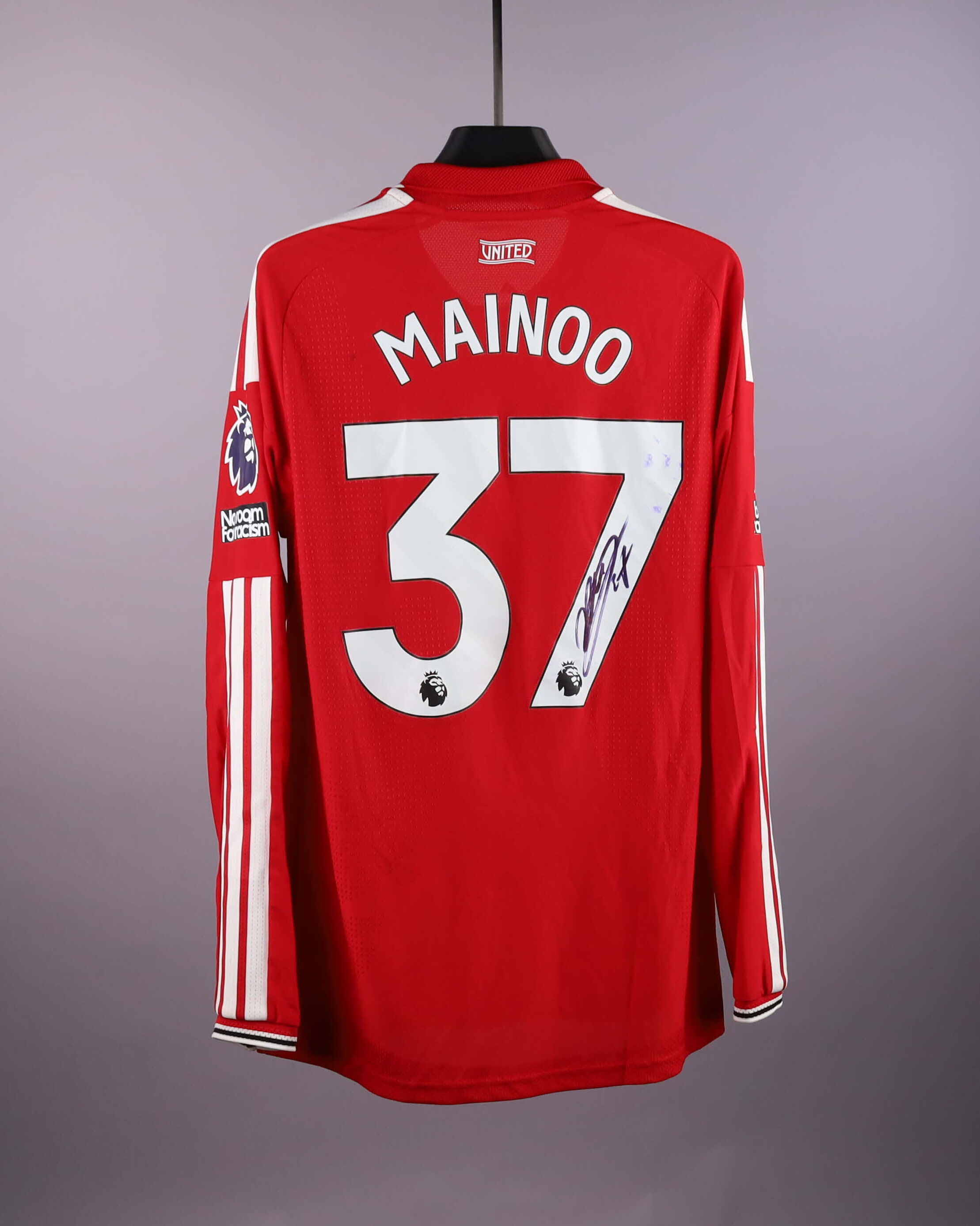 Kobbie Mainoo Manchester United camisa.