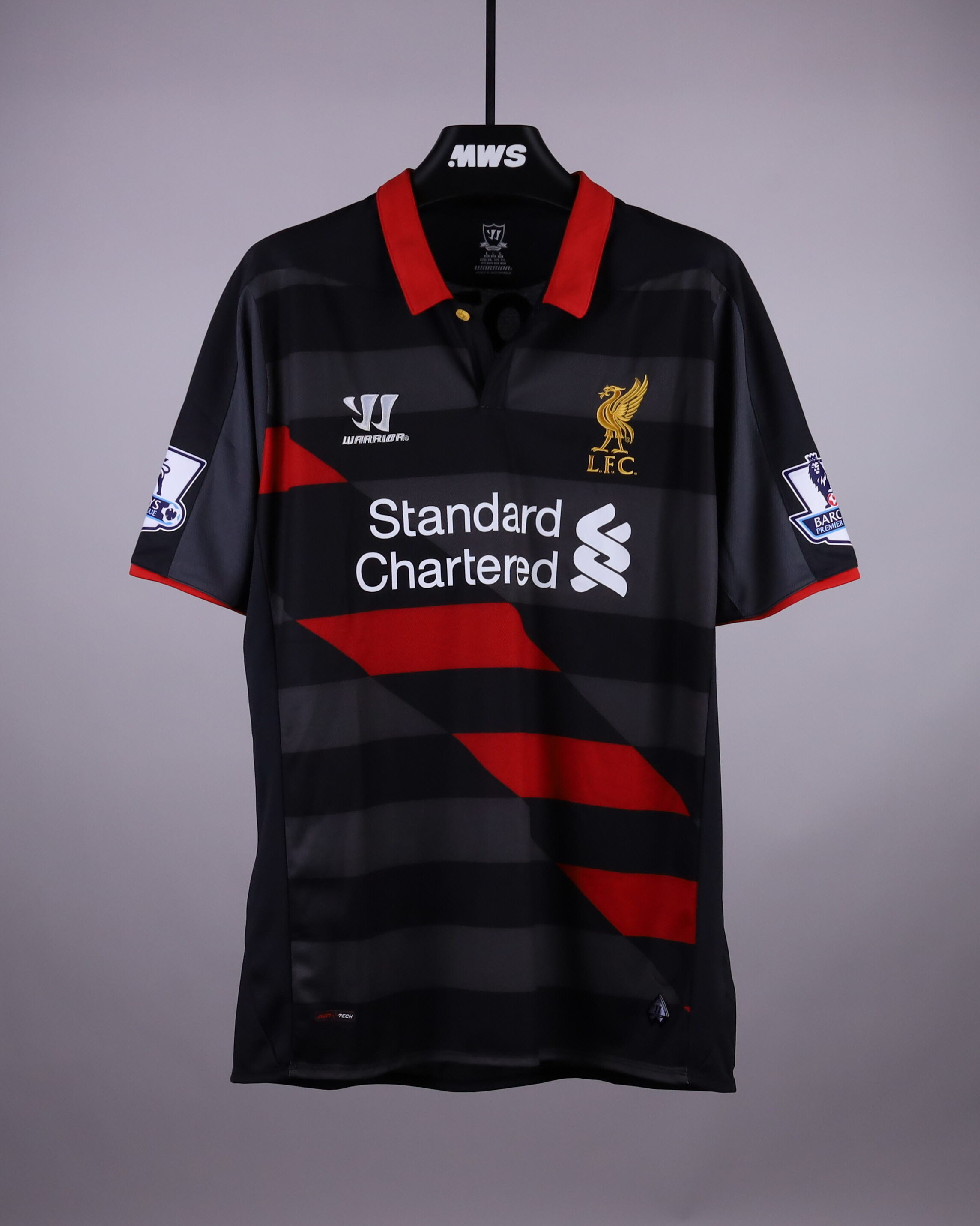 来自Liverpool的Mario Balotelli球衣
