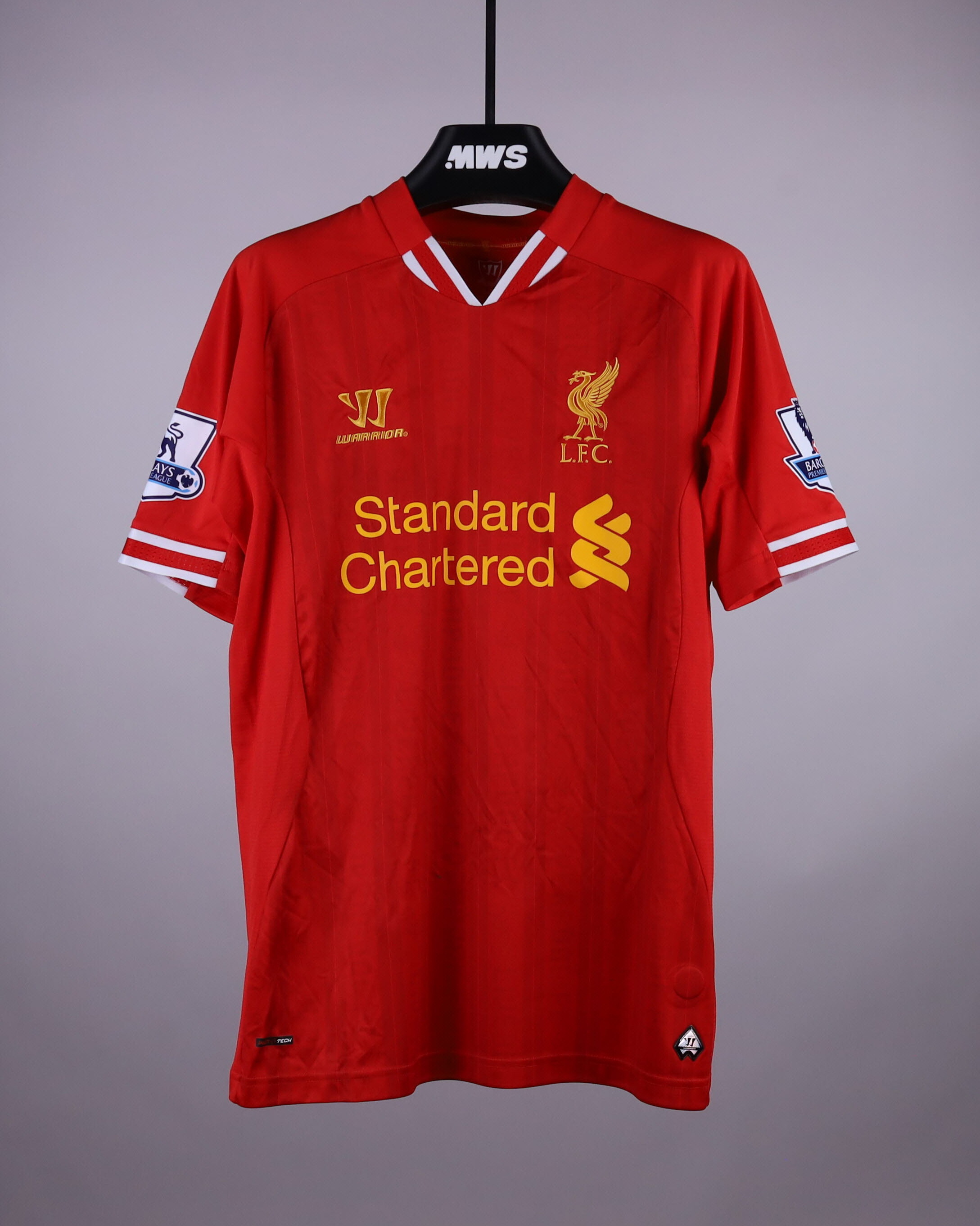 来自Liverpool的Luis Alberto Suárez Díaz球衣