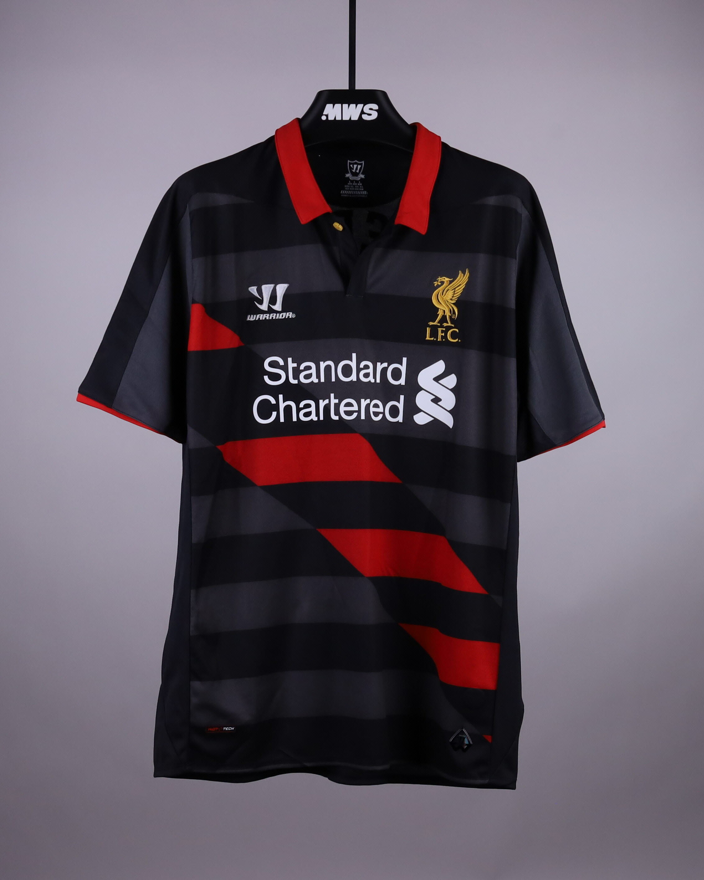 来自Liverpool的José Enrique球衣