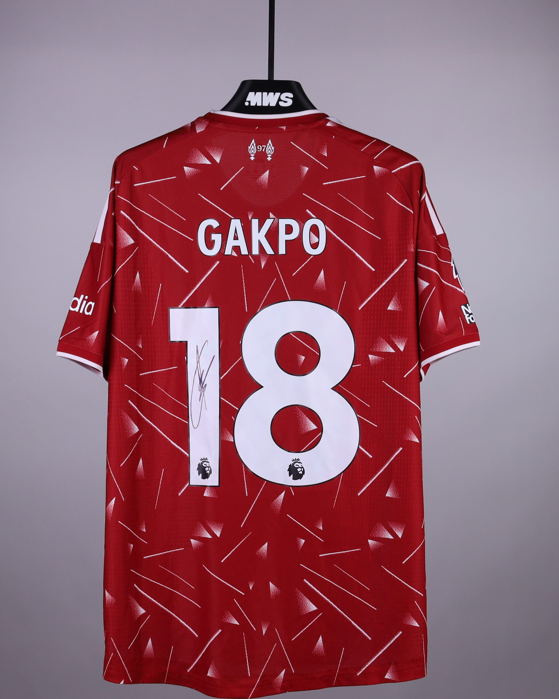 Cody Gakpo Liverpool のシャツ