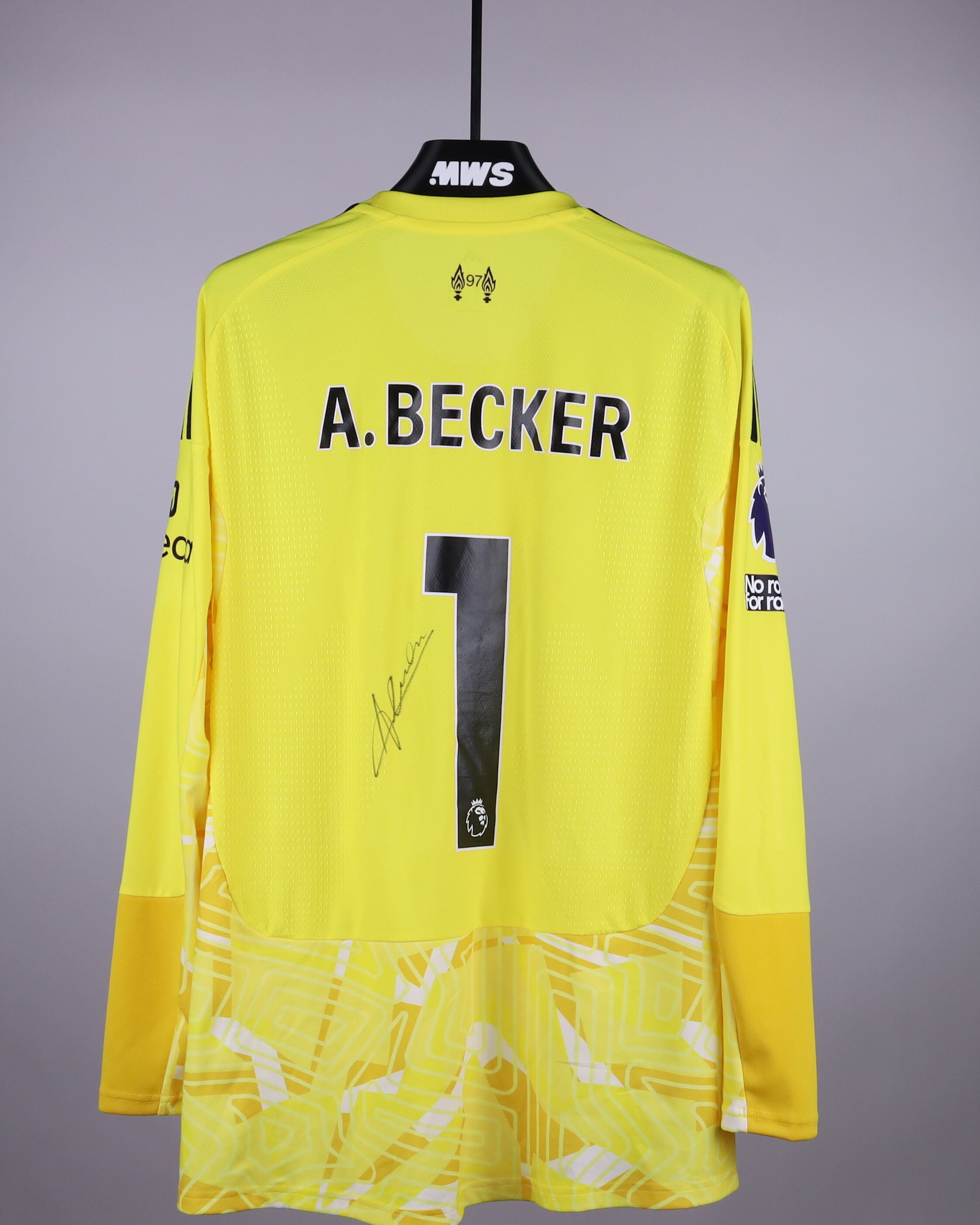 Alisson Becker Liverpool のシャツ