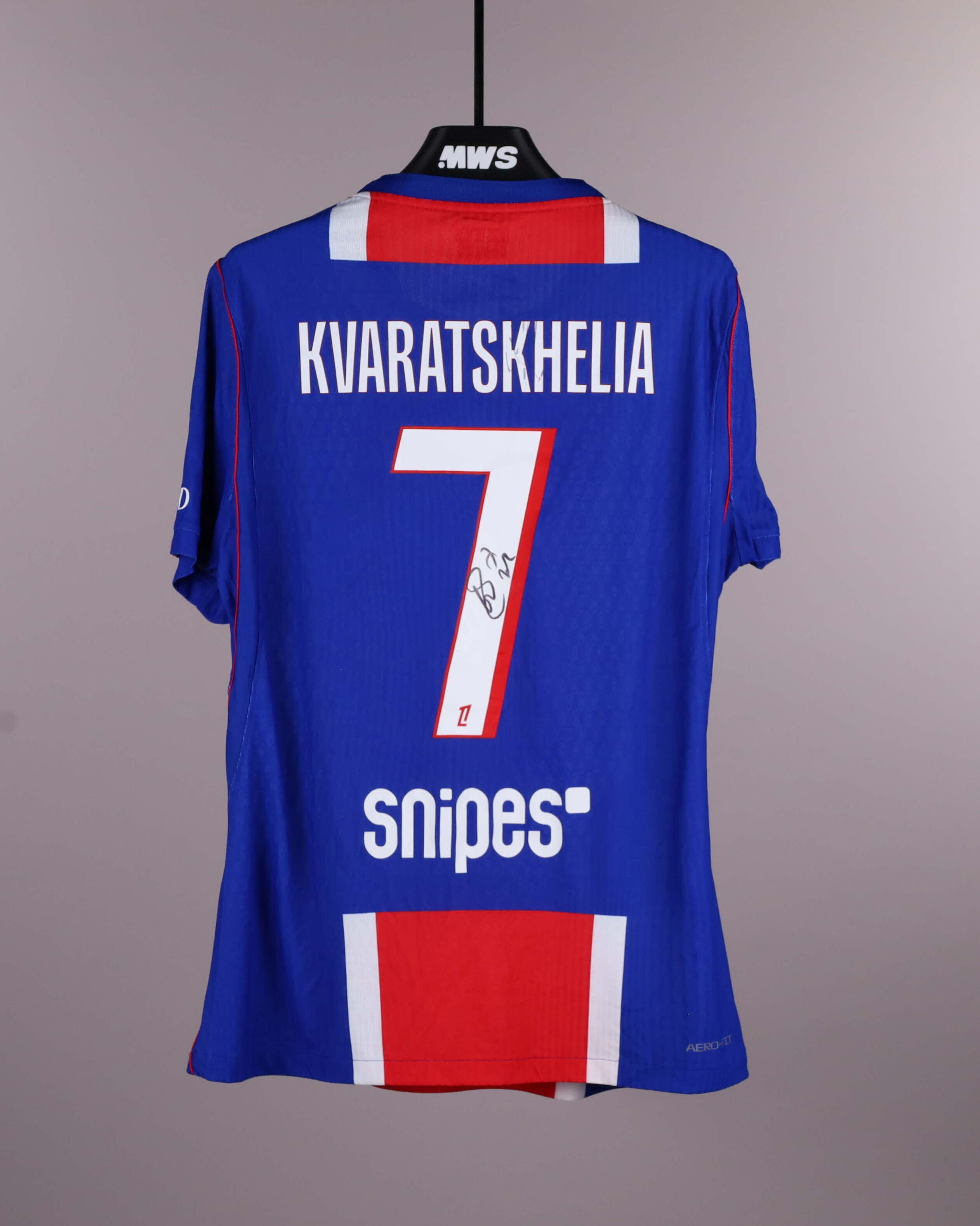 Khvicha Kvaratskhelia Paris Saint-Germain shirt