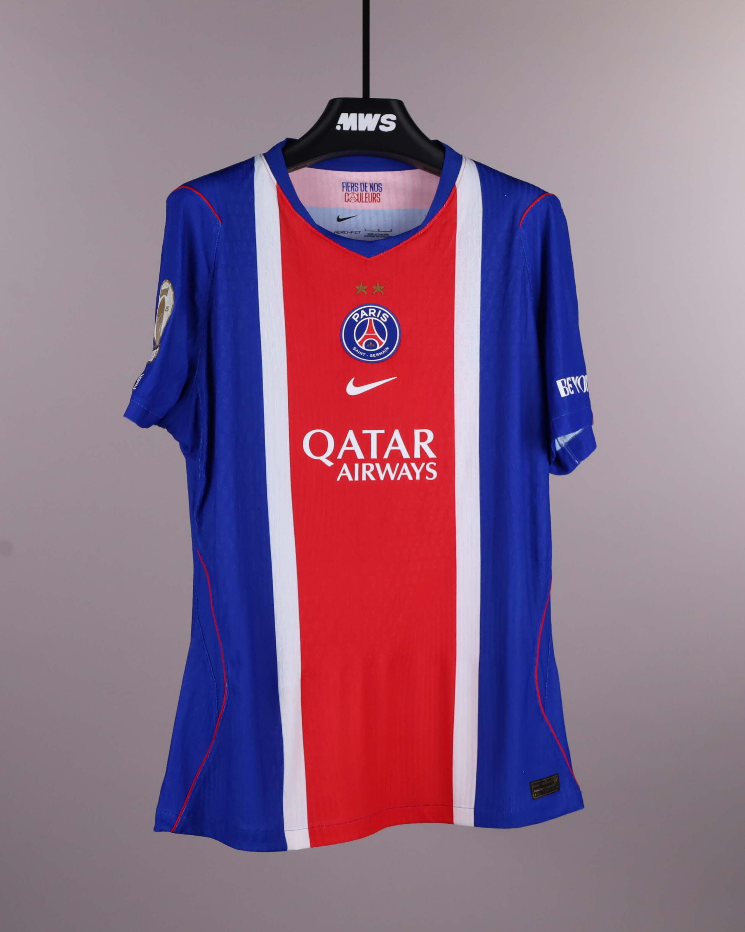 Khvicha Kvaratskhelia Paris Saint-Germain shirt