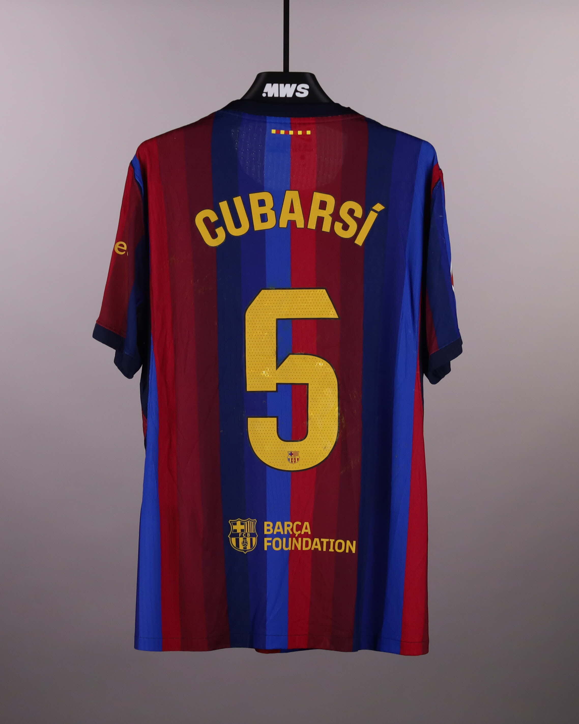 Pau Cubarsí FC Barcelona shirt