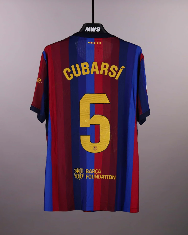 Pau Cubarsí FC Barcelona shirt