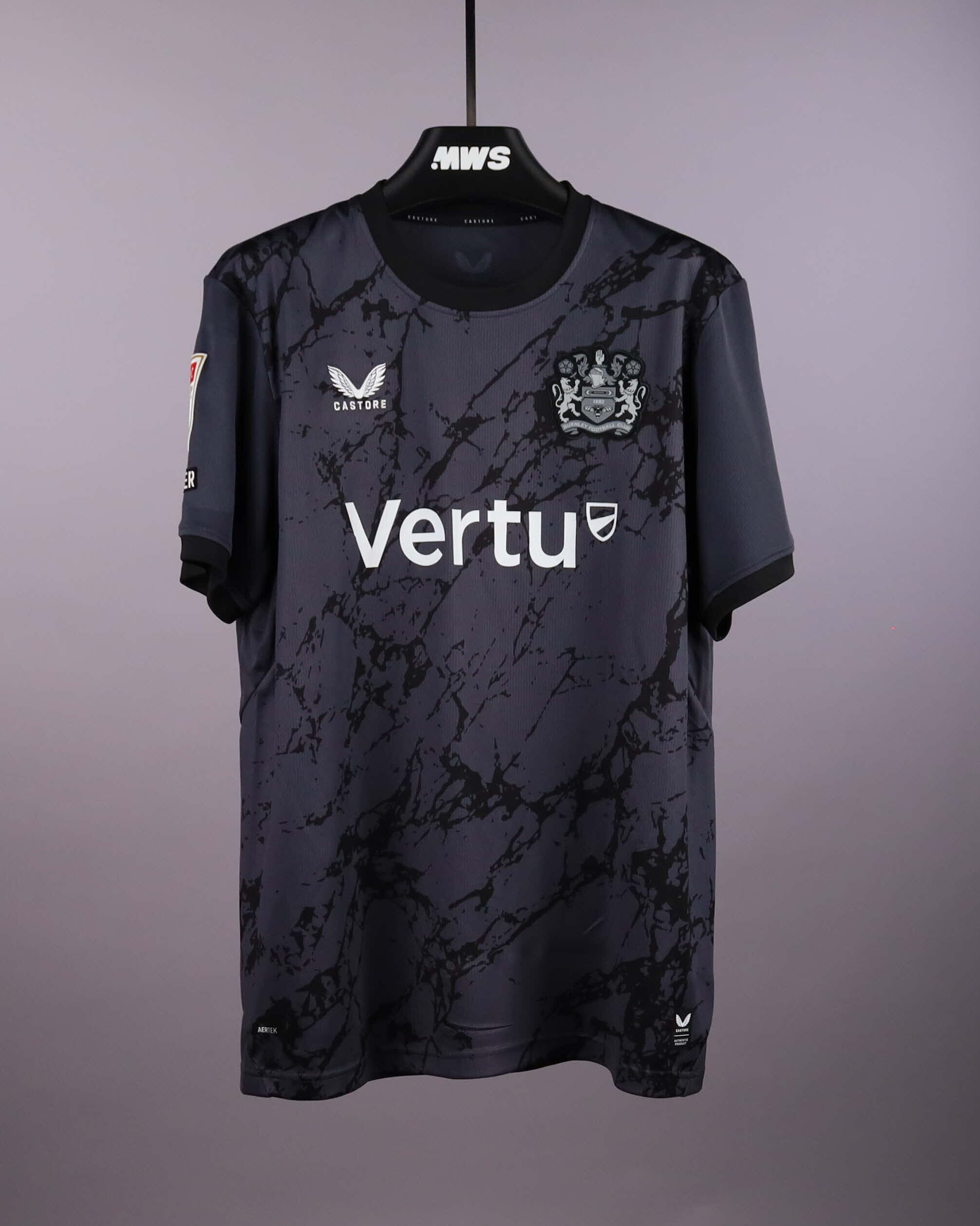 Max Weiß Burnley jersey