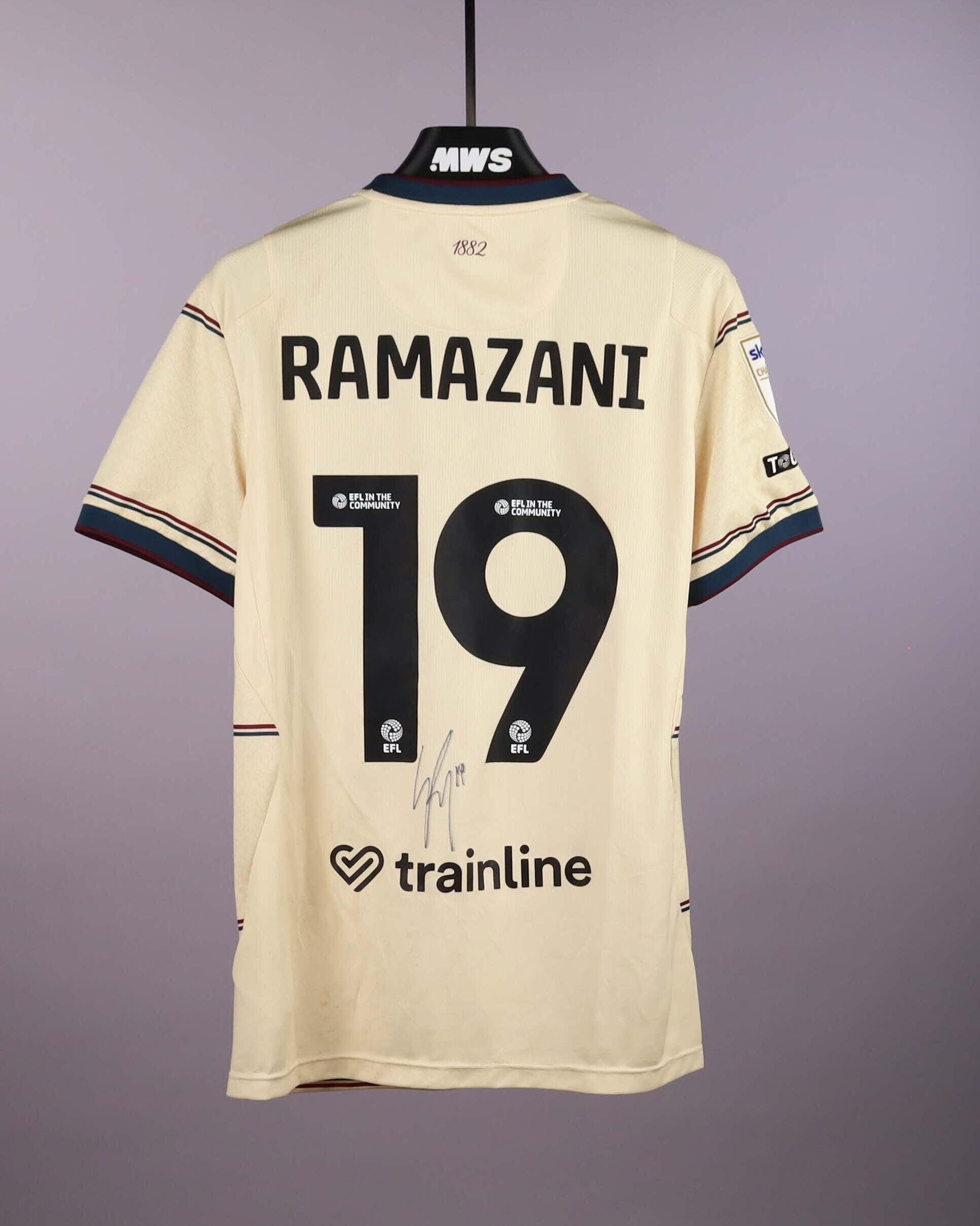 Burnley 팀의 Largie Ramazani 셔츠