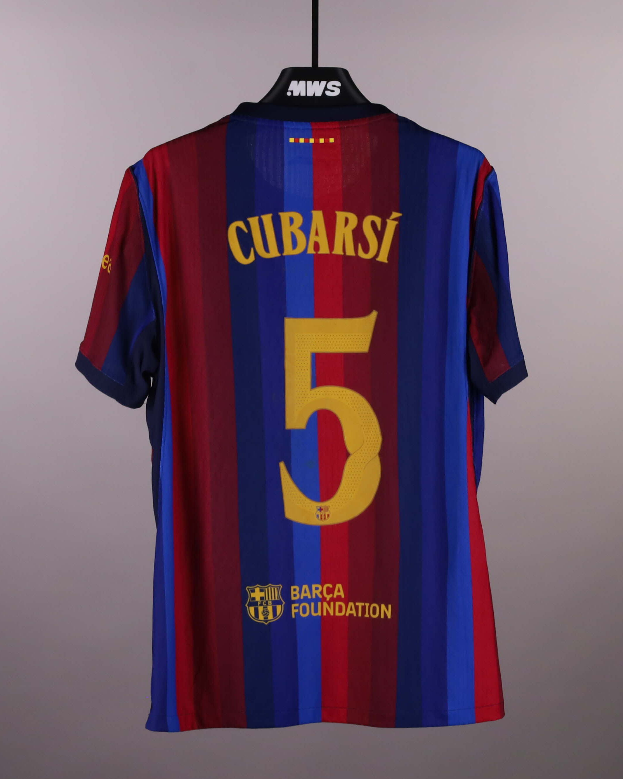 Pau Cubarsí FC Barcelona shirt