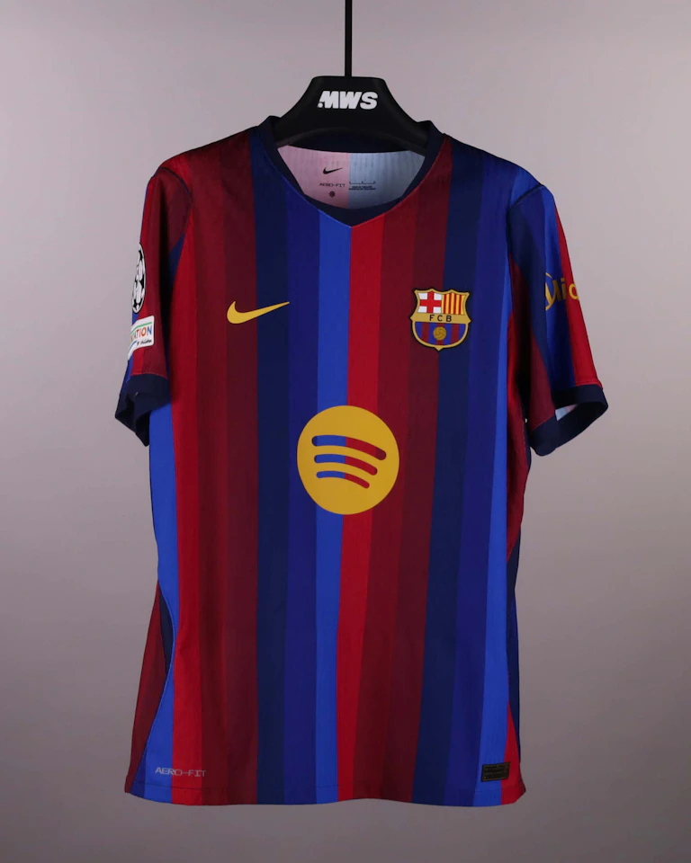 Pau Cubarsí FC Barcelona shirt