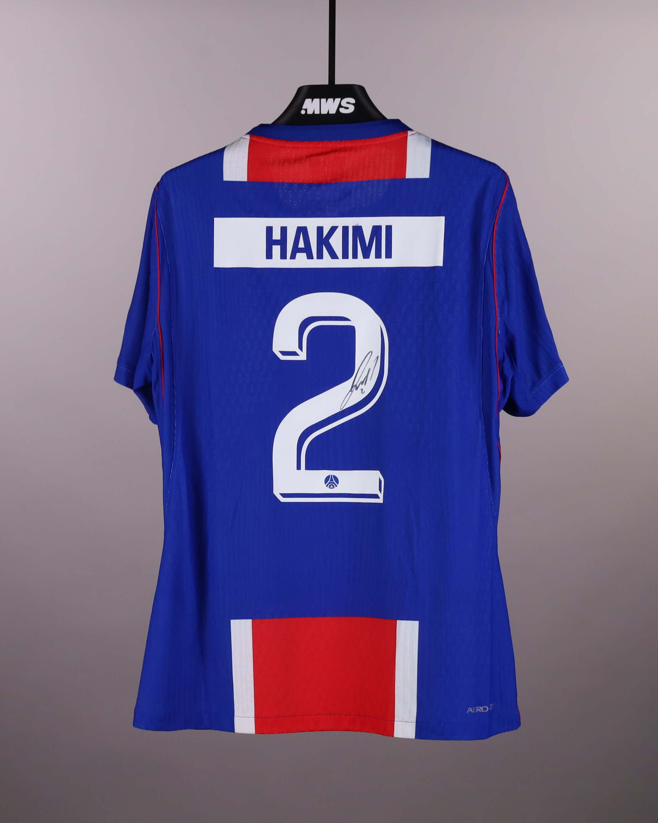 来自Paris Saint-Germain的Achraf Hakimi球衣