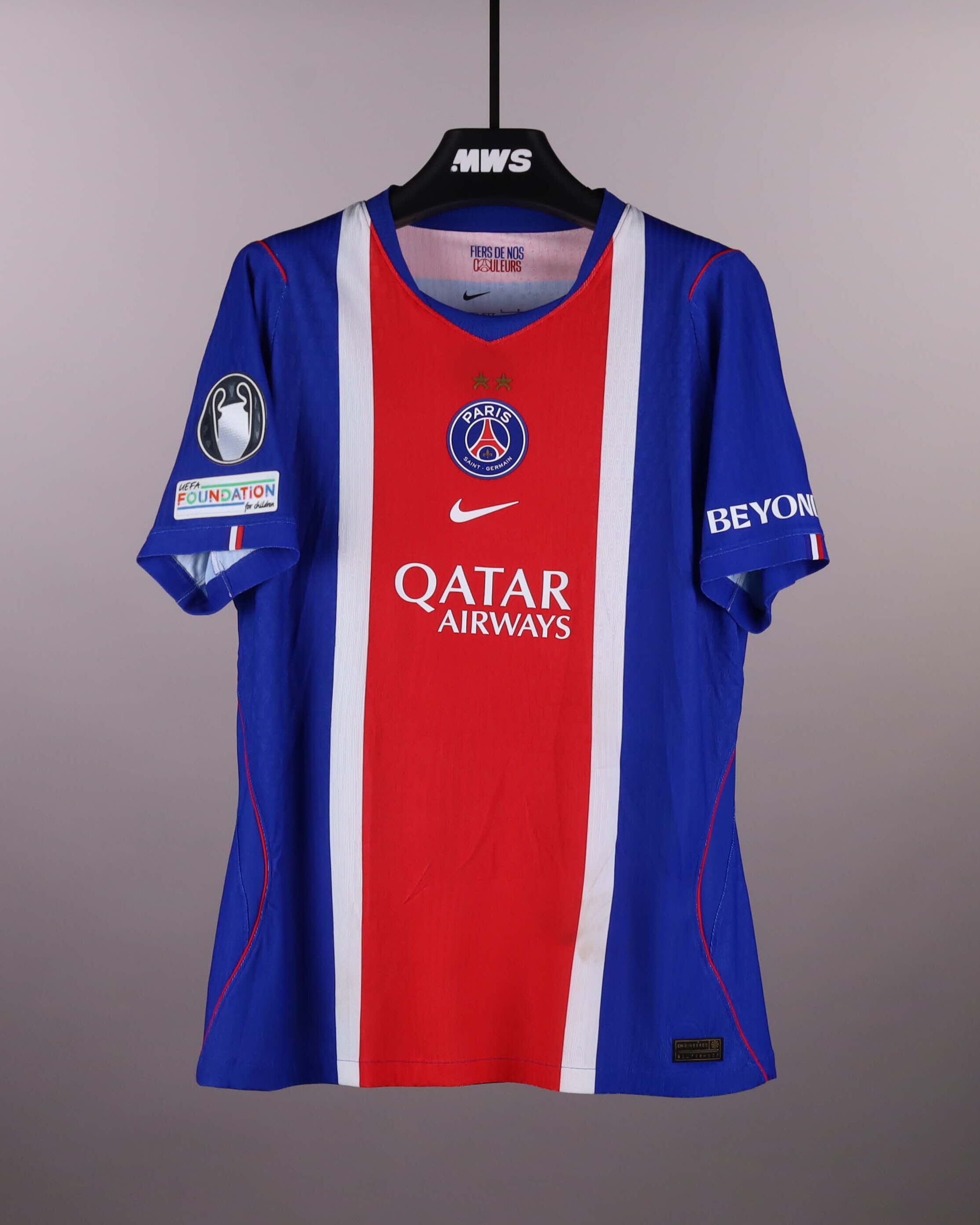 来自Paris Saint-Germain的Achraf Hakimi球衣