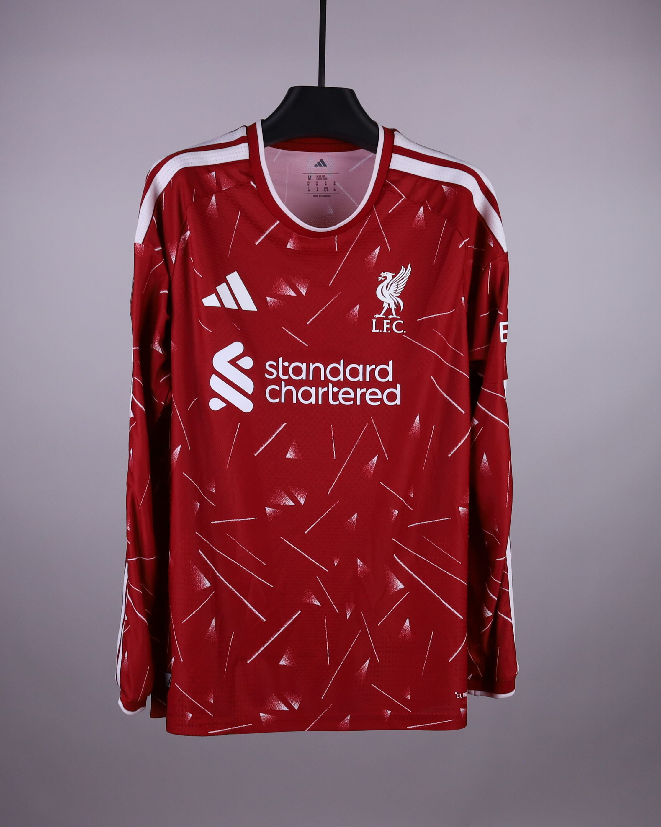 Dominik Szoboszlai Liverpool のシャツ