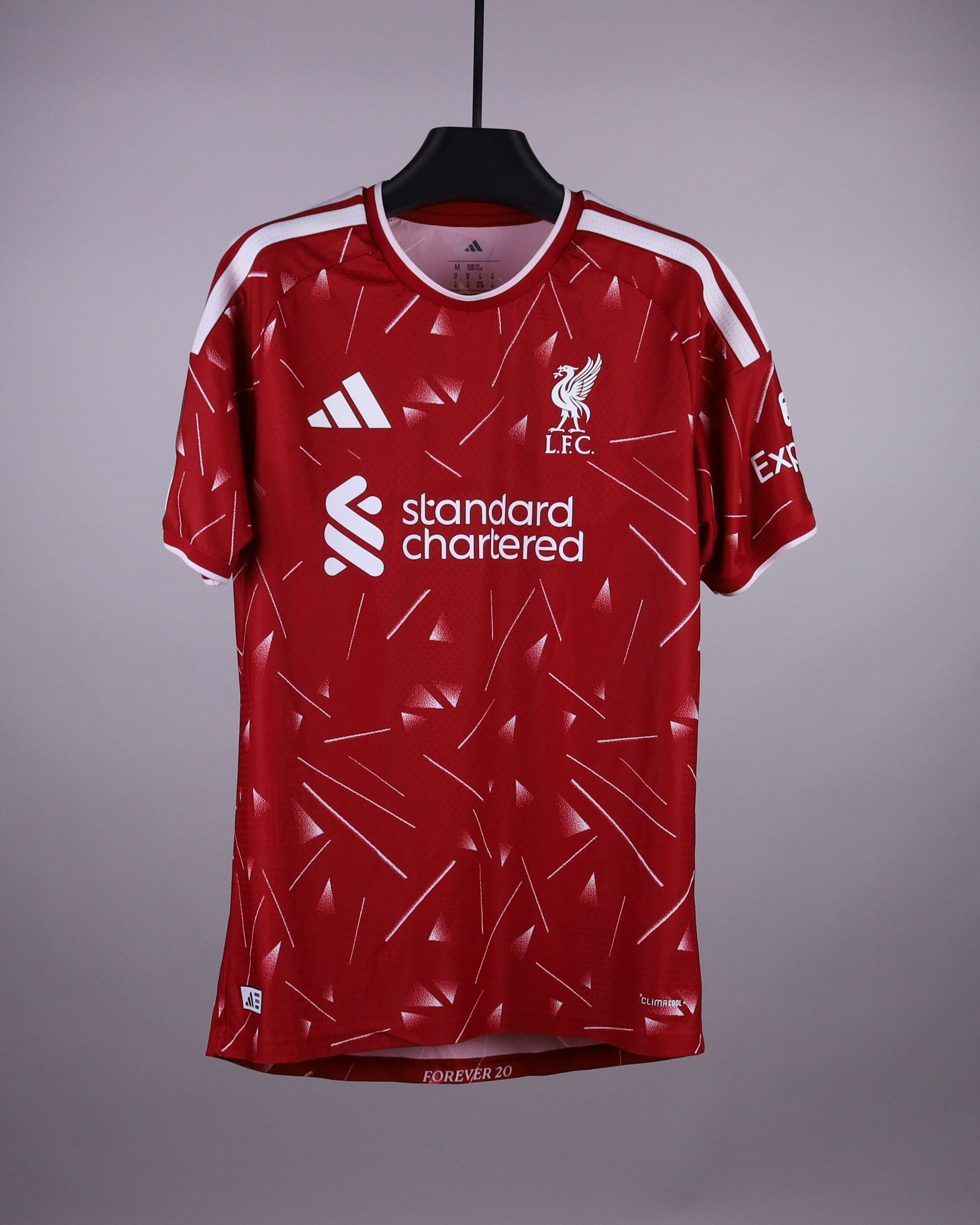 Milos Kerkez Liverpool のシャツ