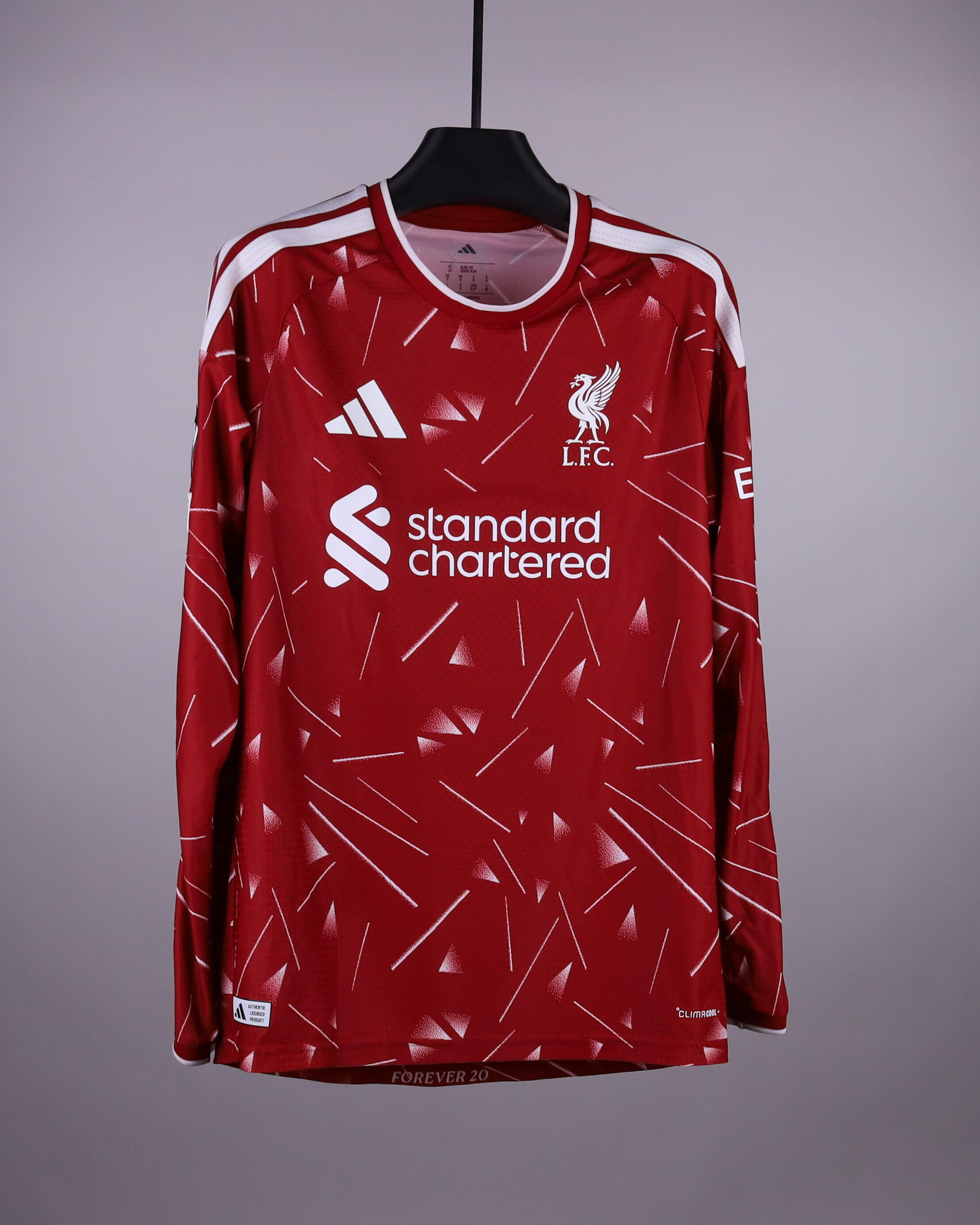 Florian Wirtz Liverpool のシャツ