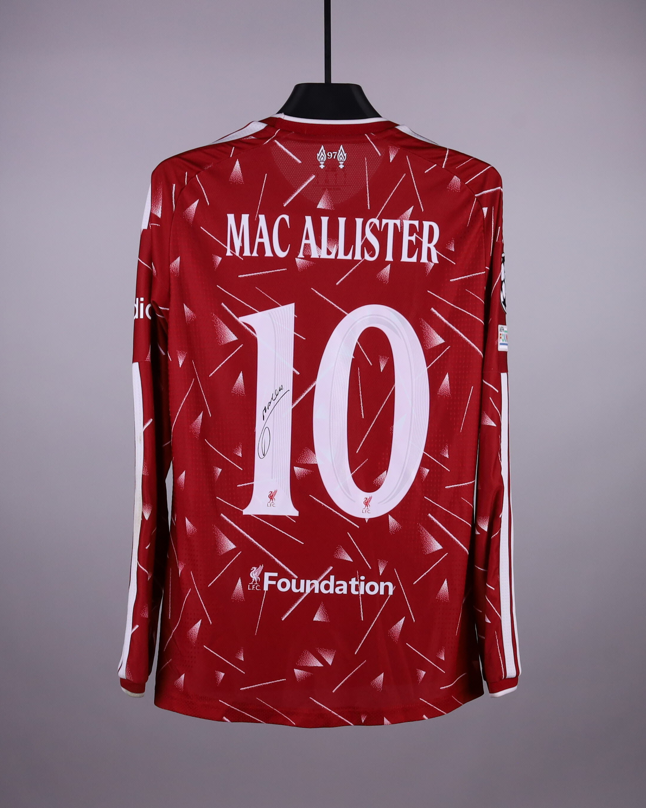 Alexis Mac Allister Liverpool のシャツ