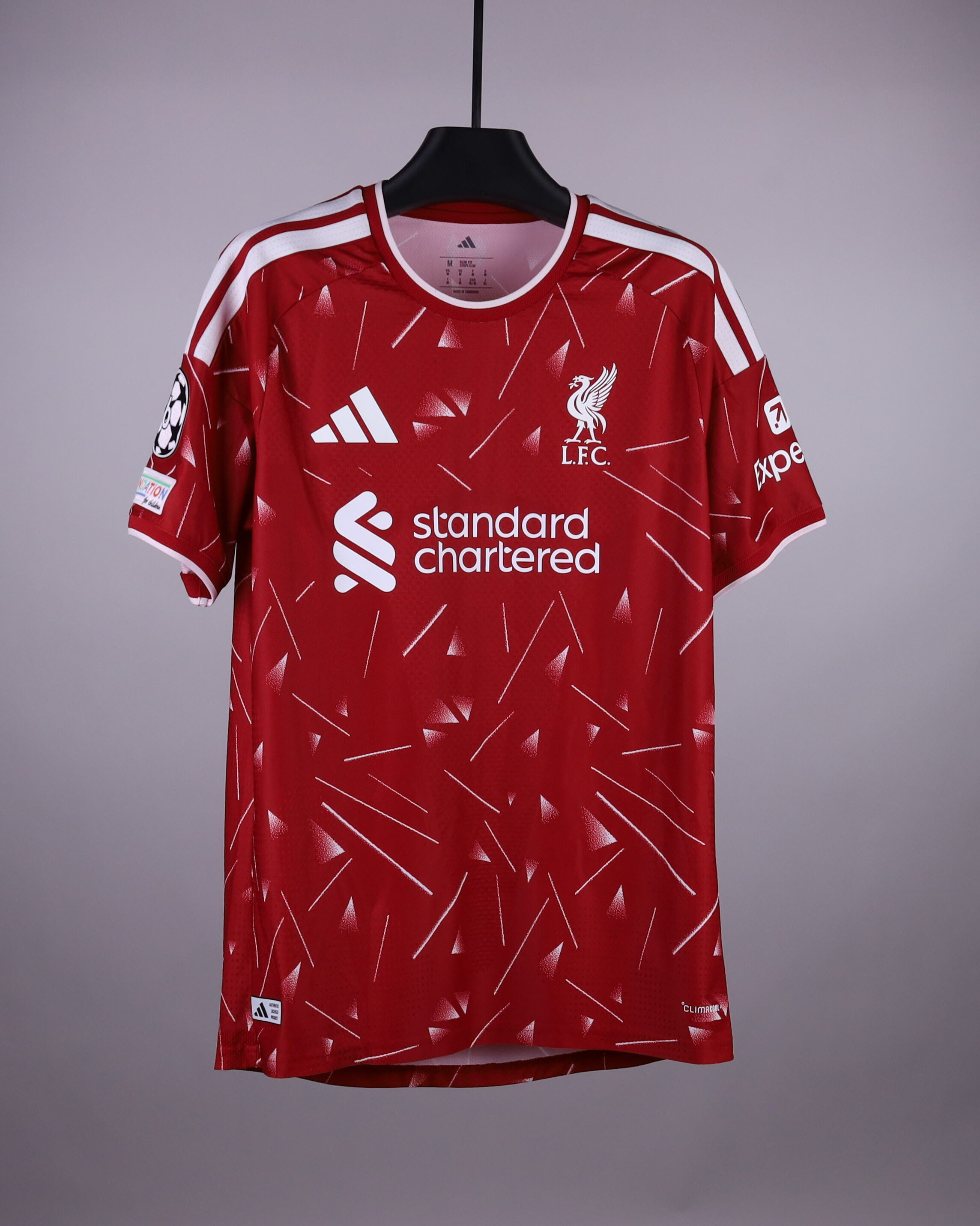 Rio Ngumoha Liverpool のシャツ