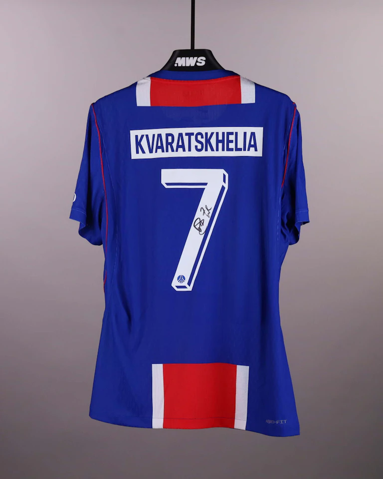Khvicha Kvaratskhelia Paris Saint-Germain shirt