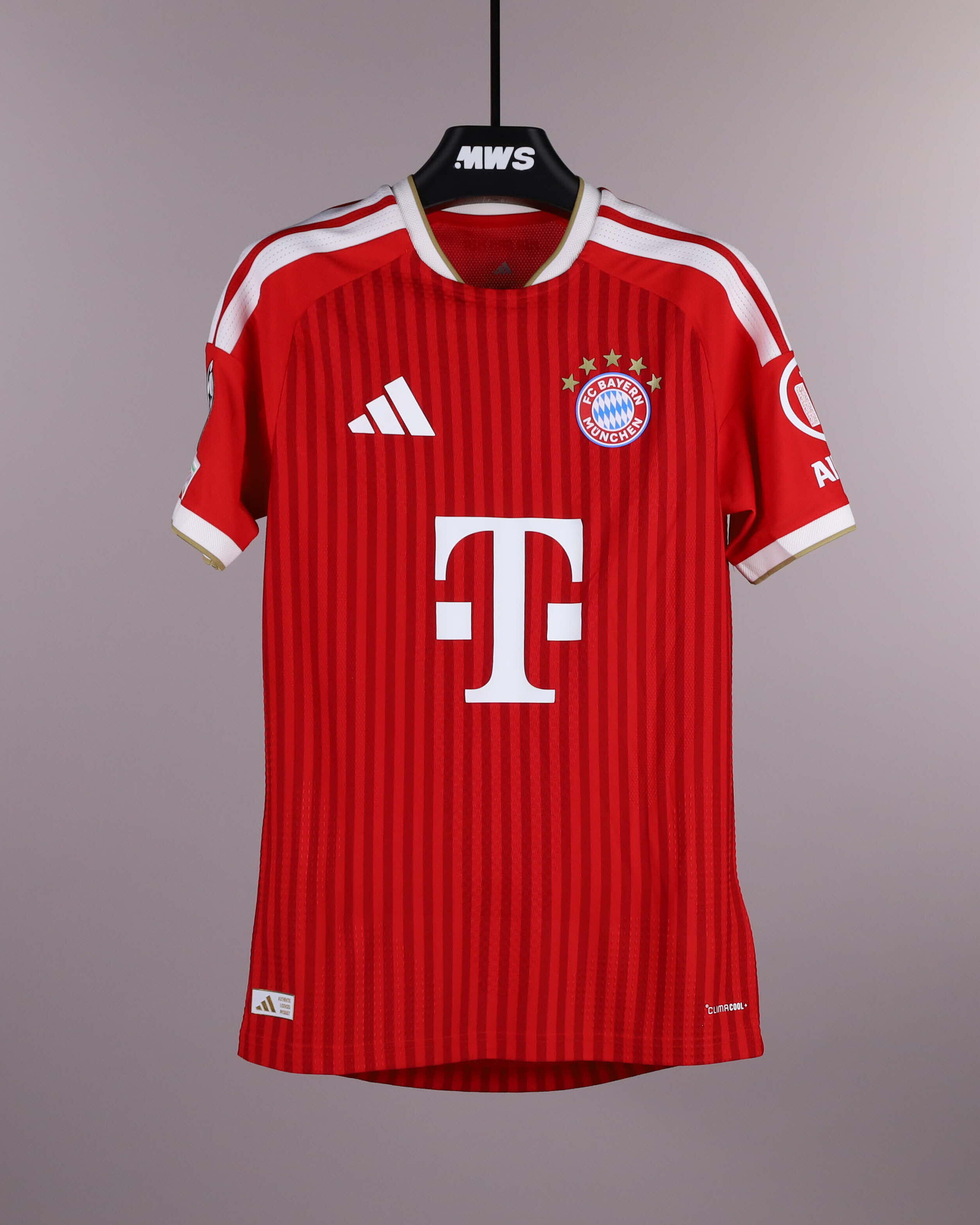 Michael Olise FC Bayern München shirt