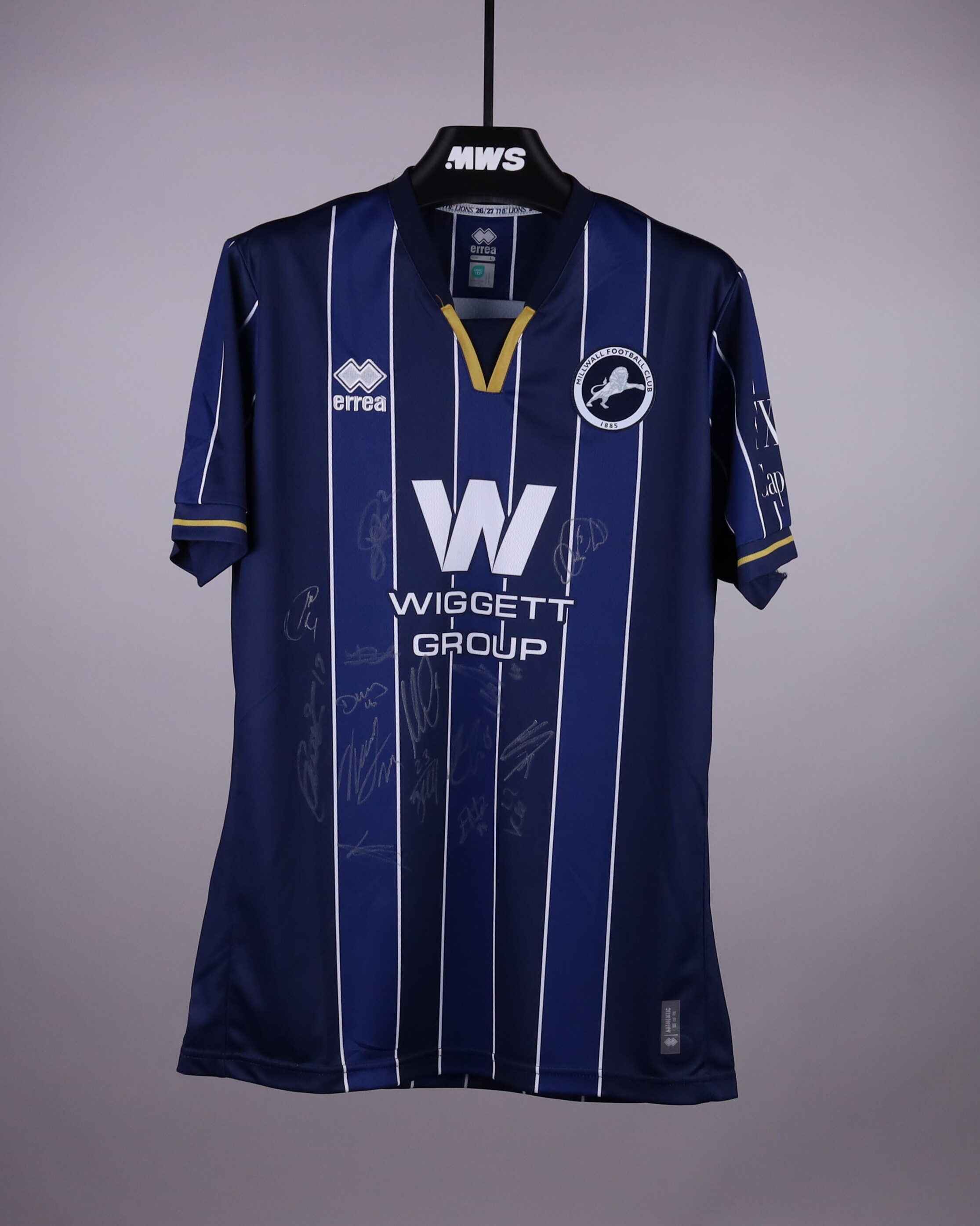 Squad Signed Squad - 1 Millwall shirt