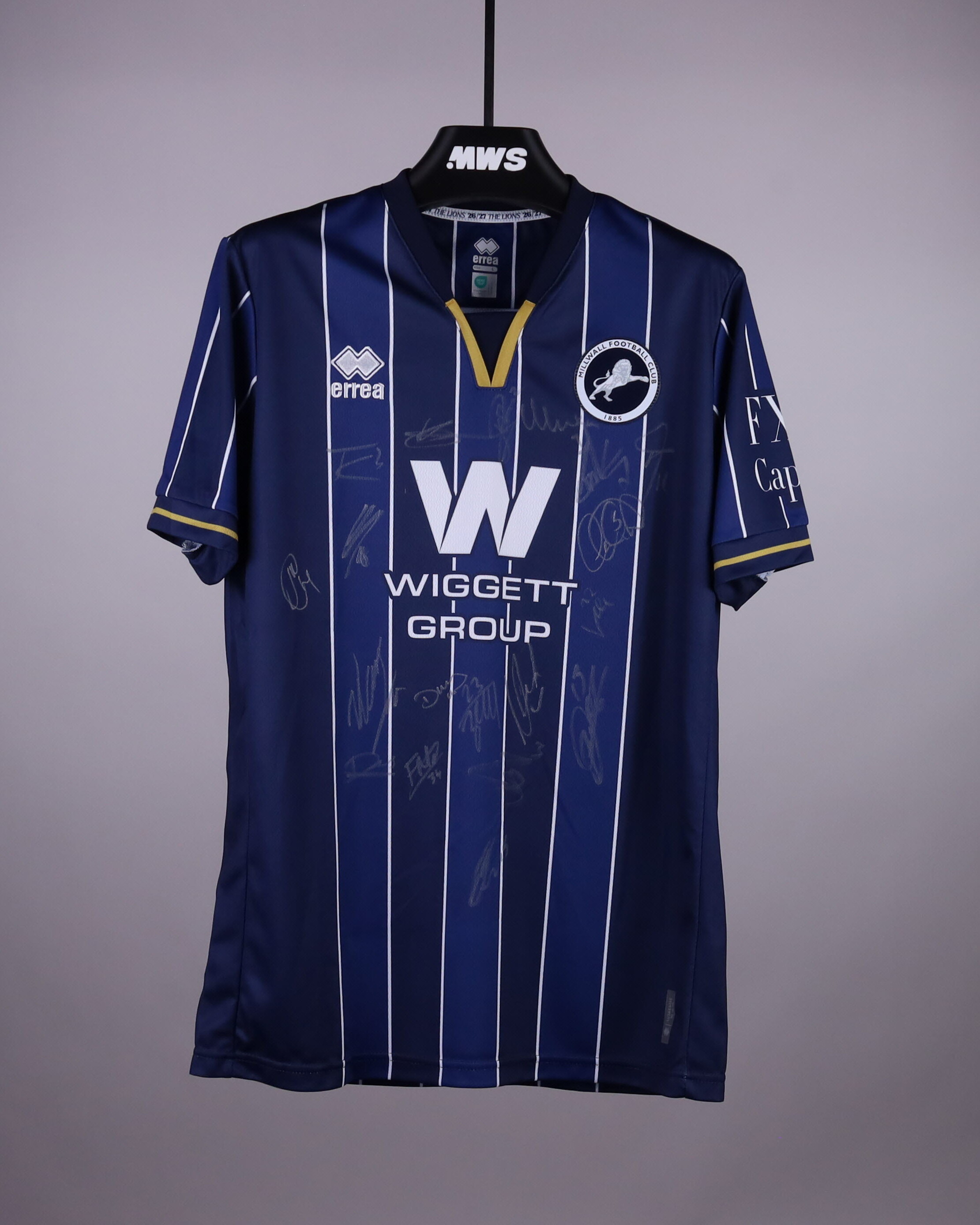 Squad Signed Shirt - 2 Millwall shirt