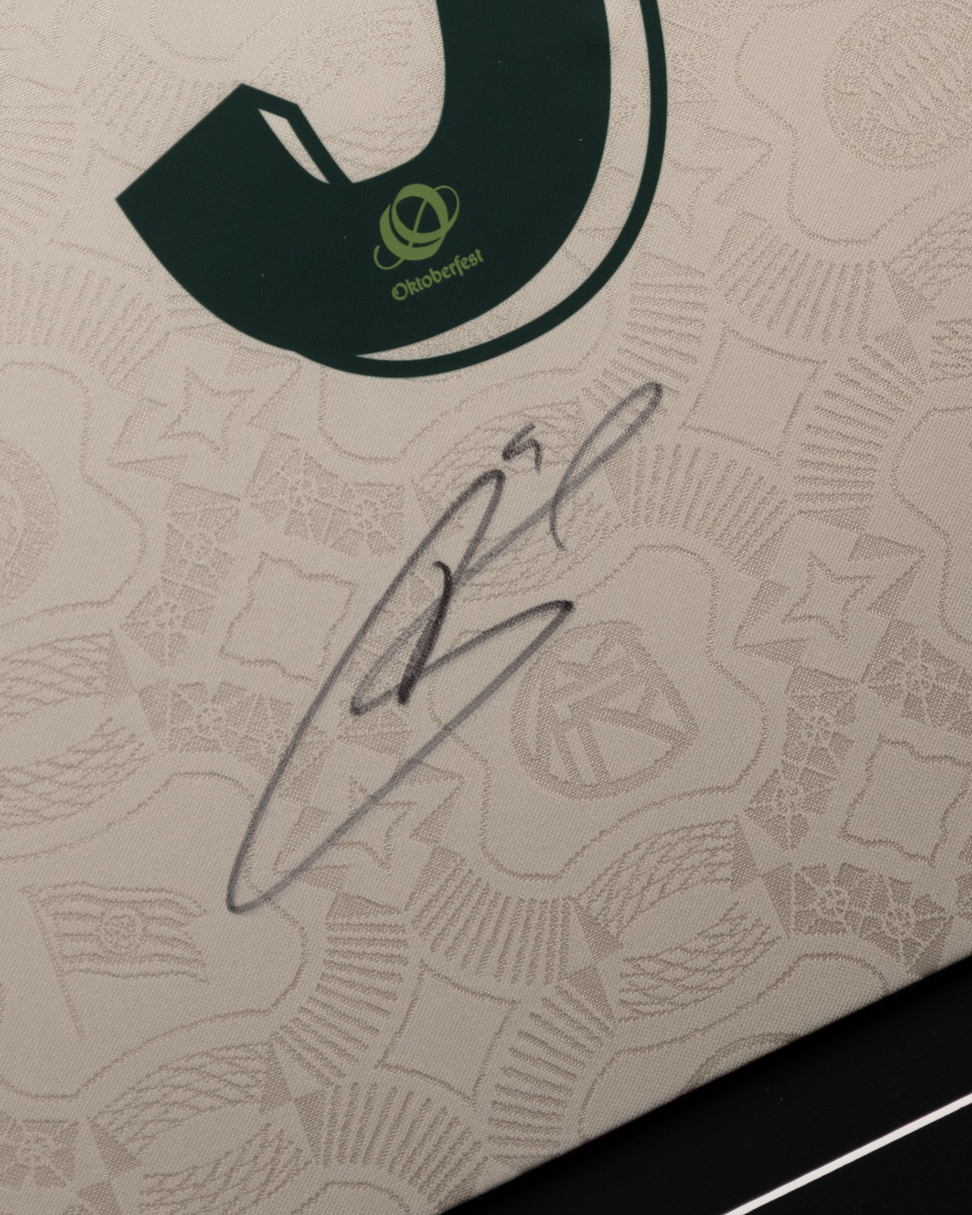 Harry Kane | Framed Signed 2025 Wiesn Shirt