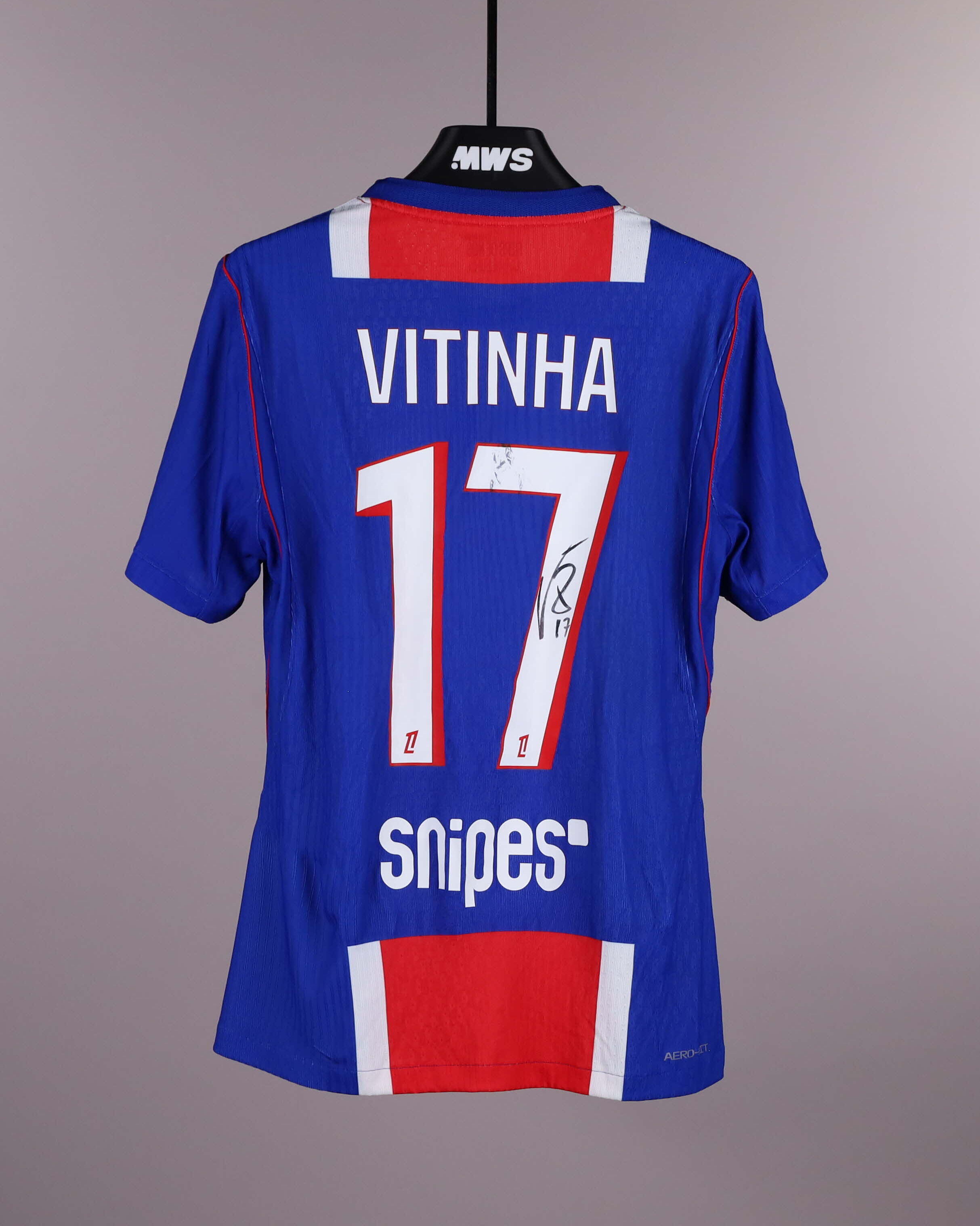 Vitinha Paris Saint-Germain shirt