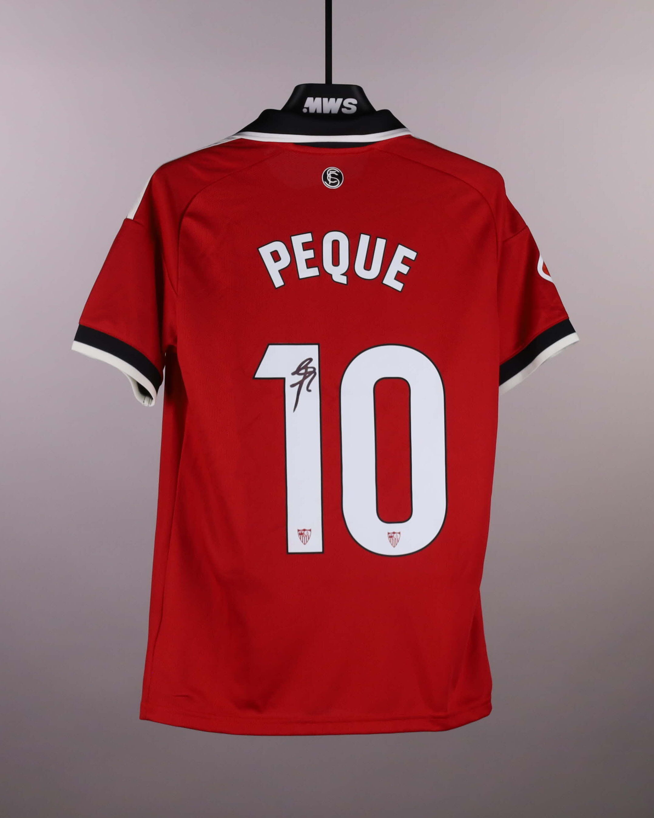 Peque Fernández Sevilla FC forması