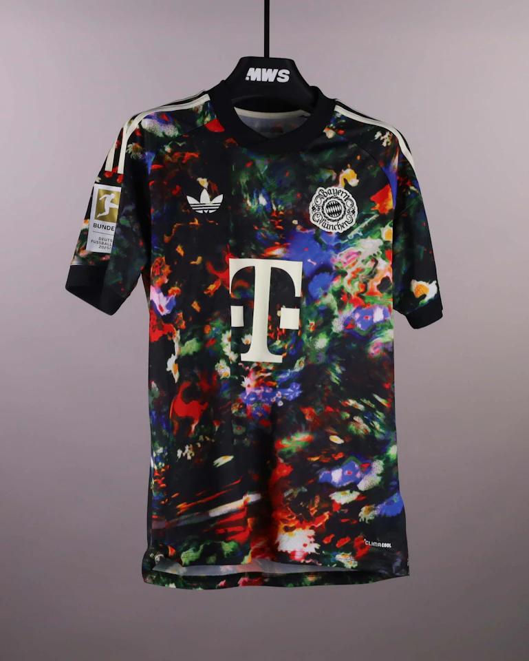 Josip Stanišić FC Bayern München shirt