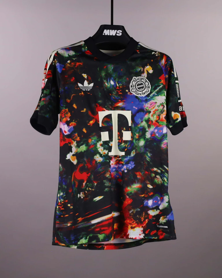 Michael Olise FC Bayern München shirt