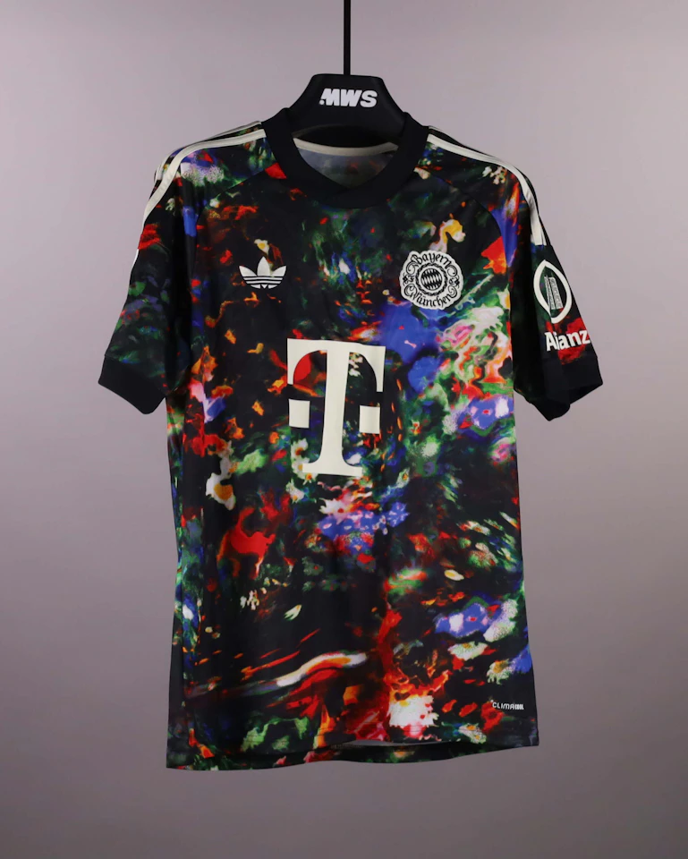 Alphonso Davies FC Bayern München shirt