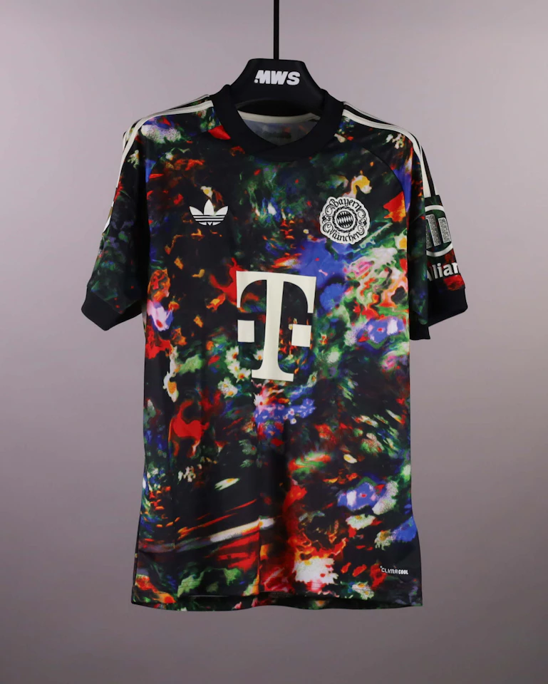 Nathaniel Brown FC Bayern München shirt