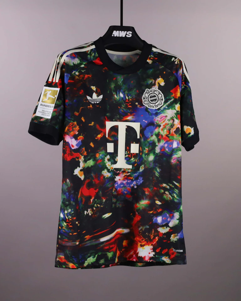 Bara Sapoko Ndiaye FC Bayern München shirt