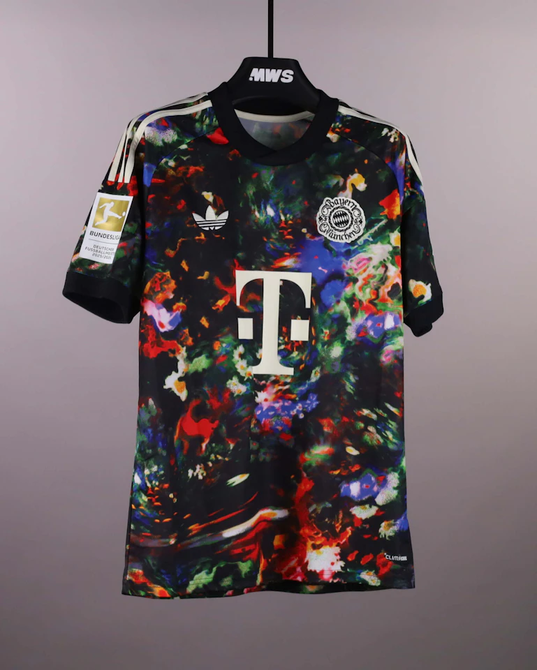 Bara Sapoko Ndiaye FC Bayern München shirt