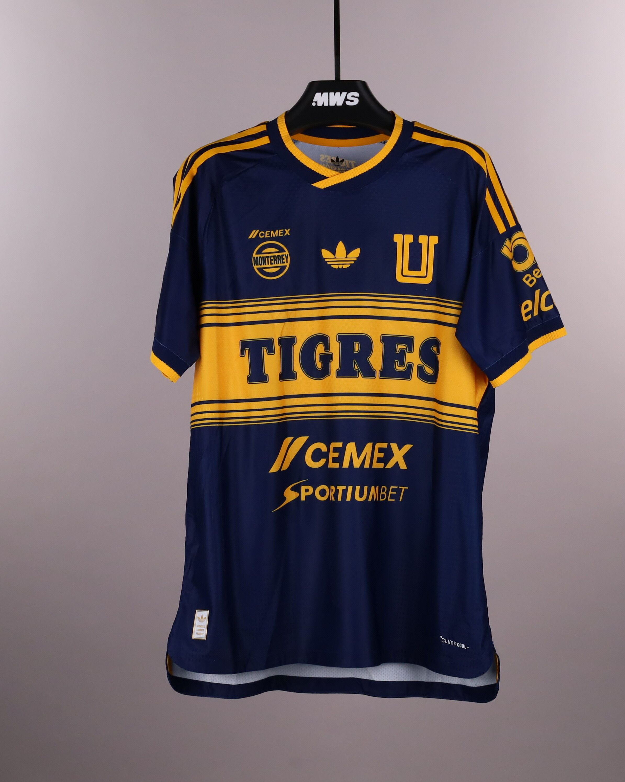 Guillermo Martínez Tigres UANL shirt