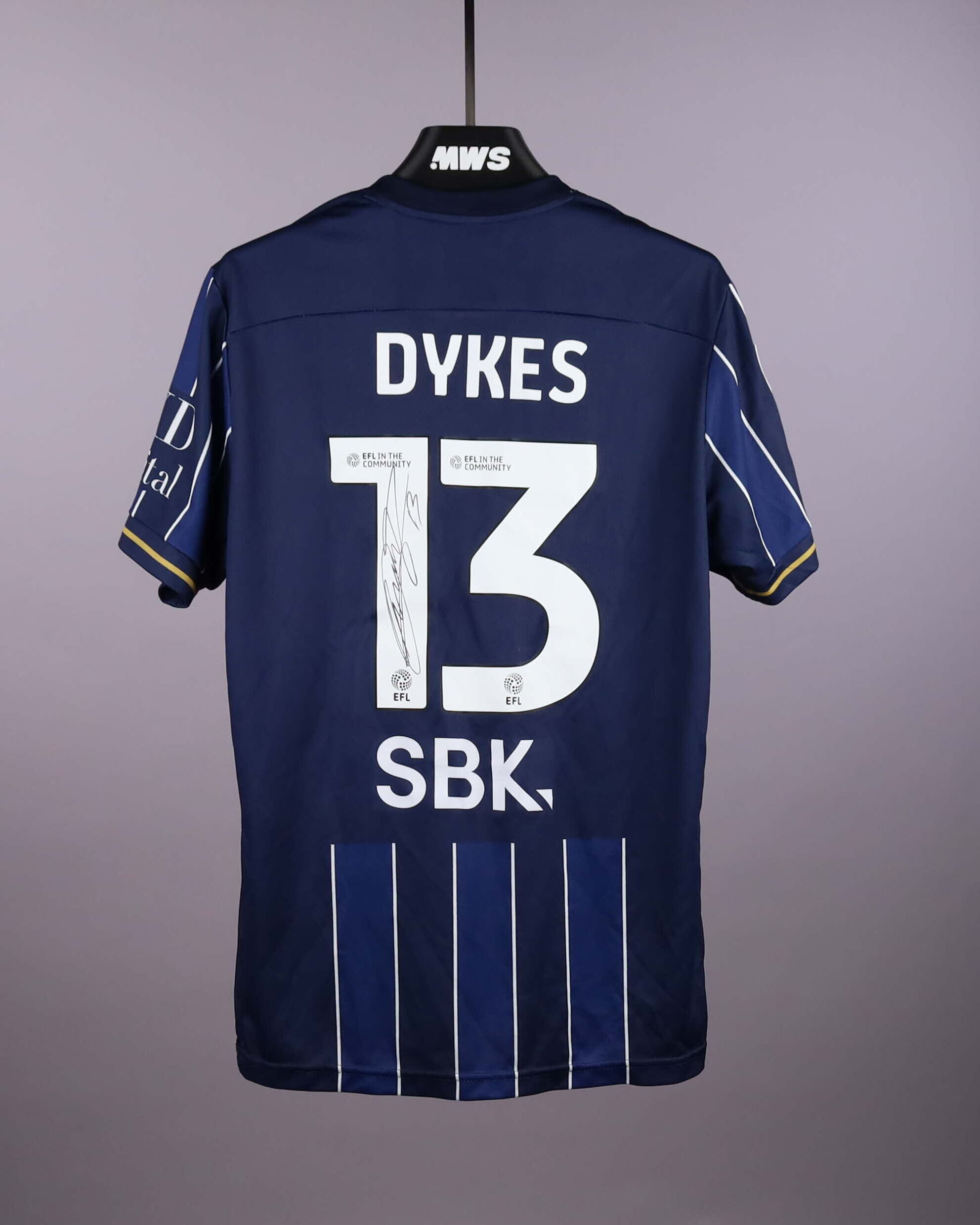 Millwall 팀의 Lyndon Dykes  셔츠