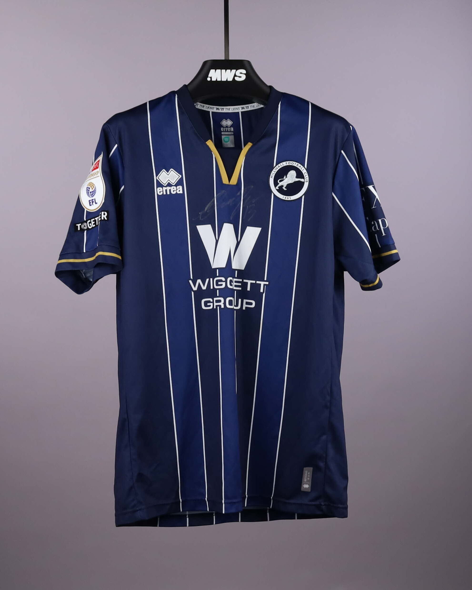 Millwall 팀의 Lyndon Dykes  셔츠