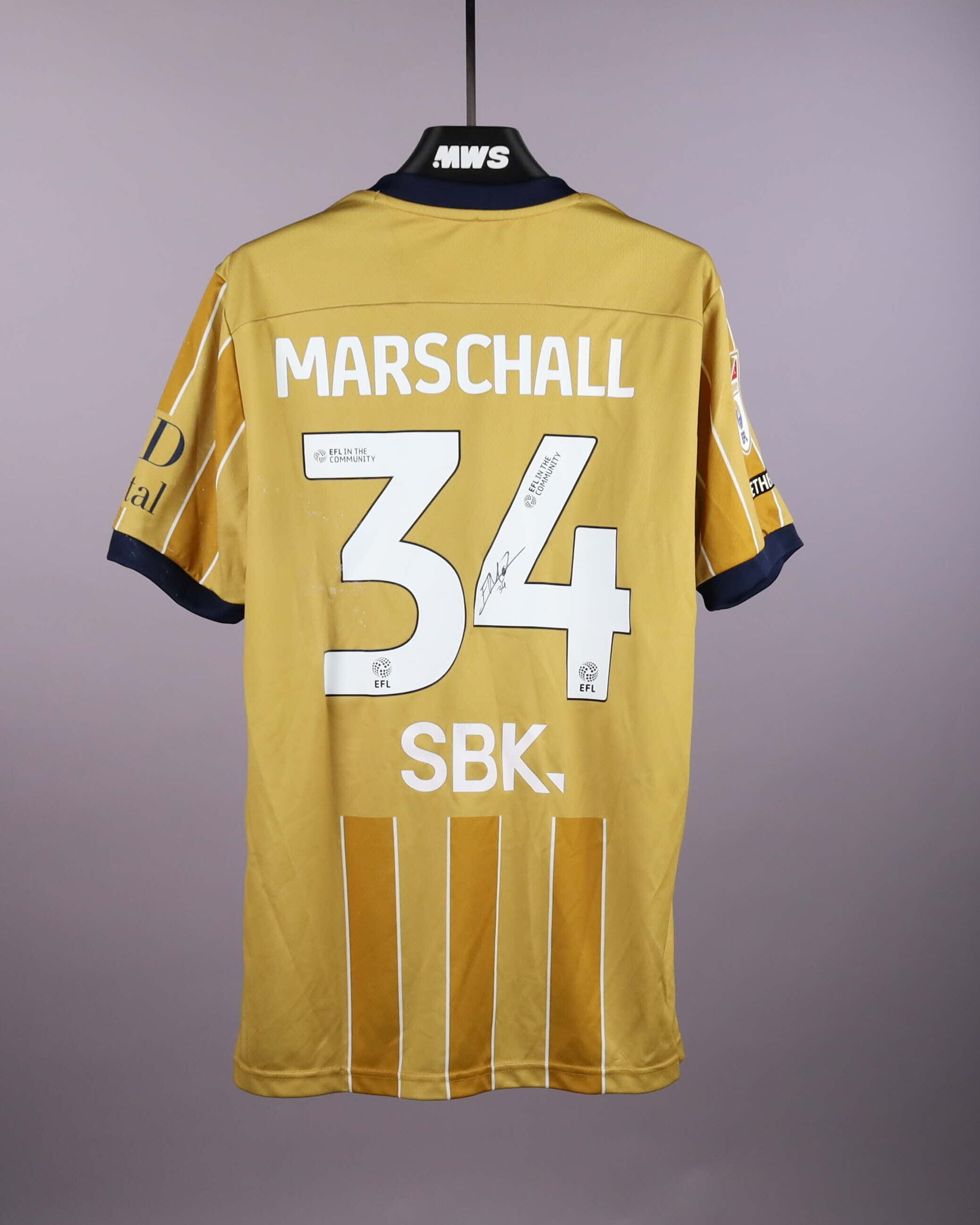 Filip Marshall Millwall camisa.