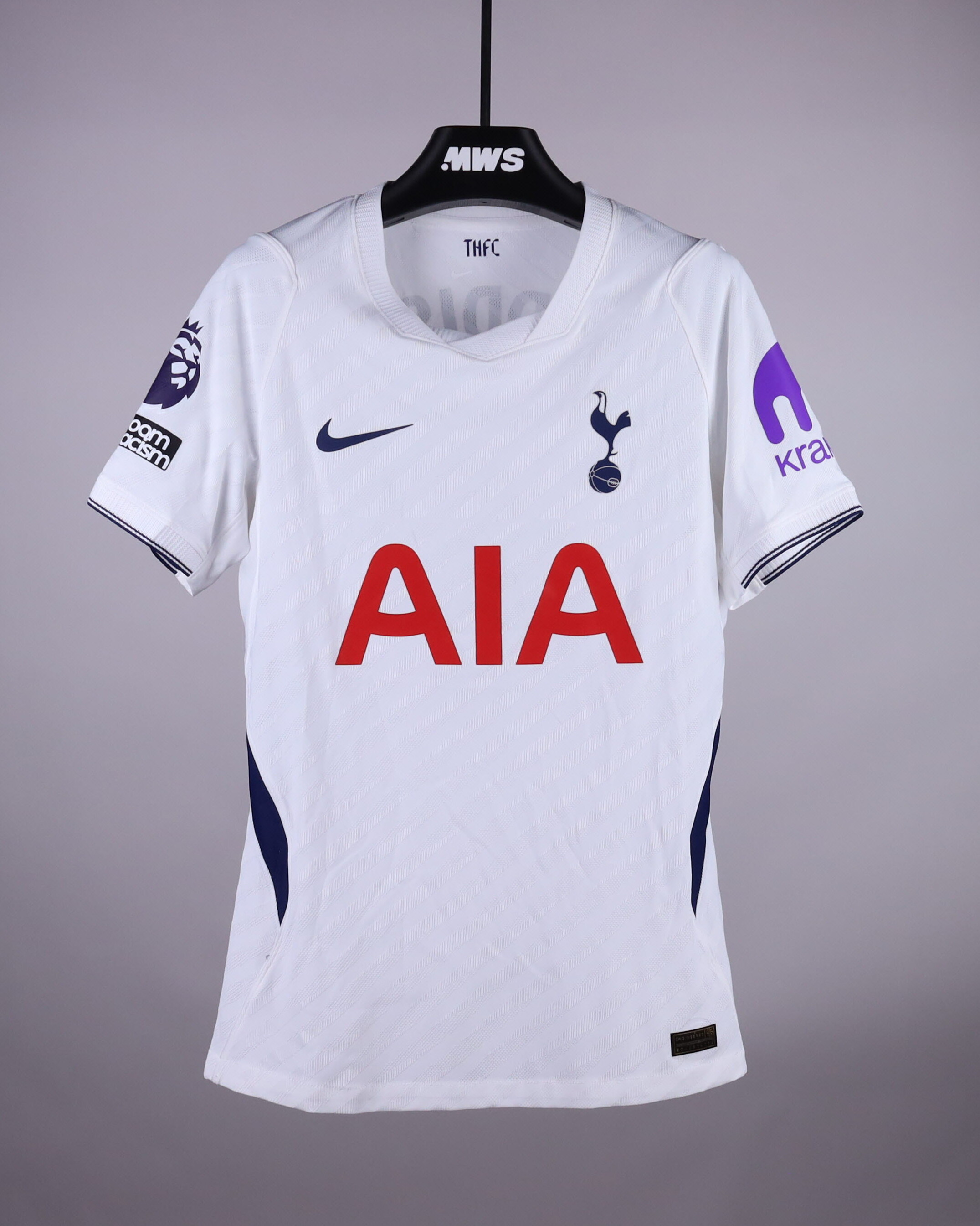 Tottenham Hotspur 팀의 James Maddison 셔츠