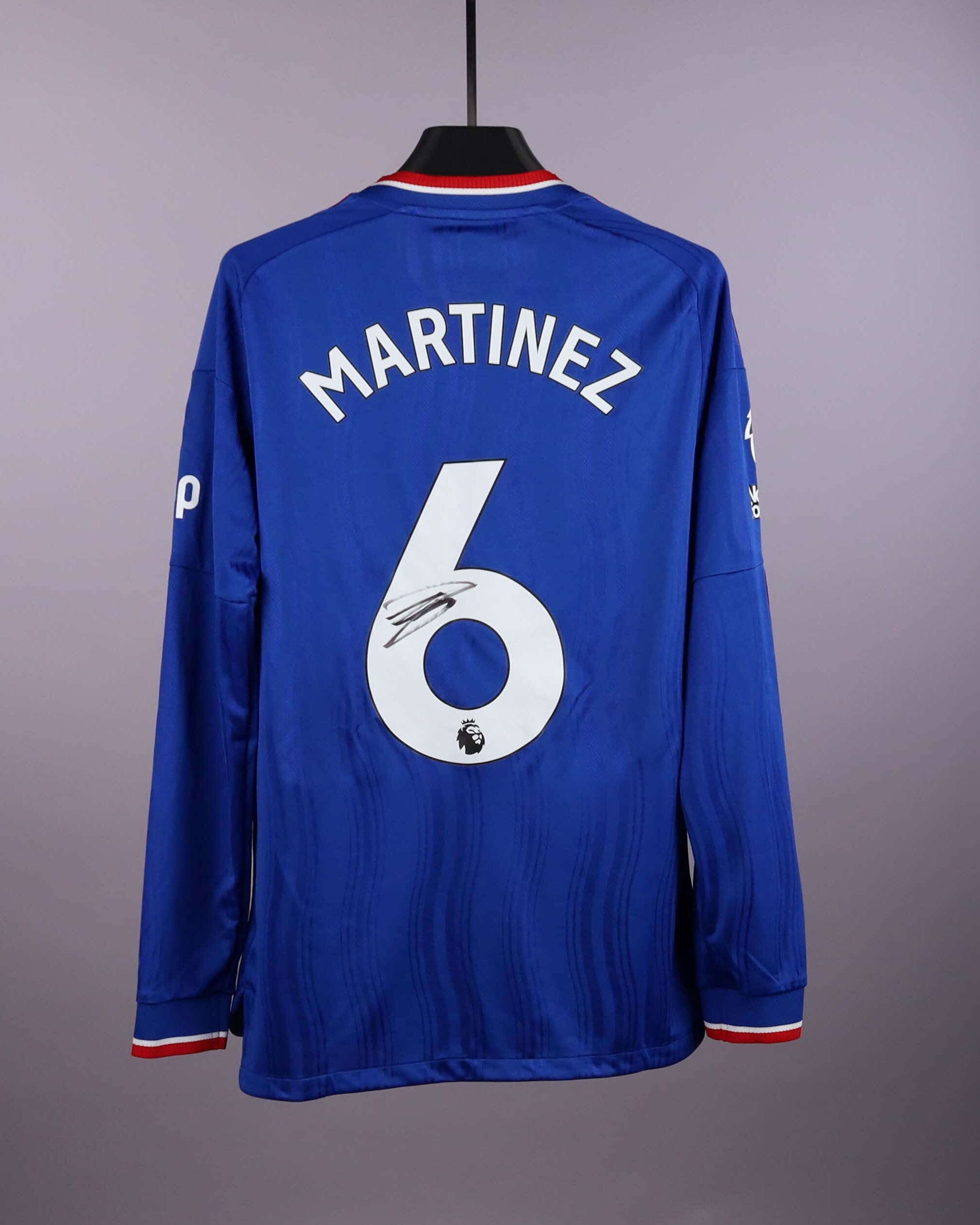 Lisandro Martínez Manchester United のシャツ