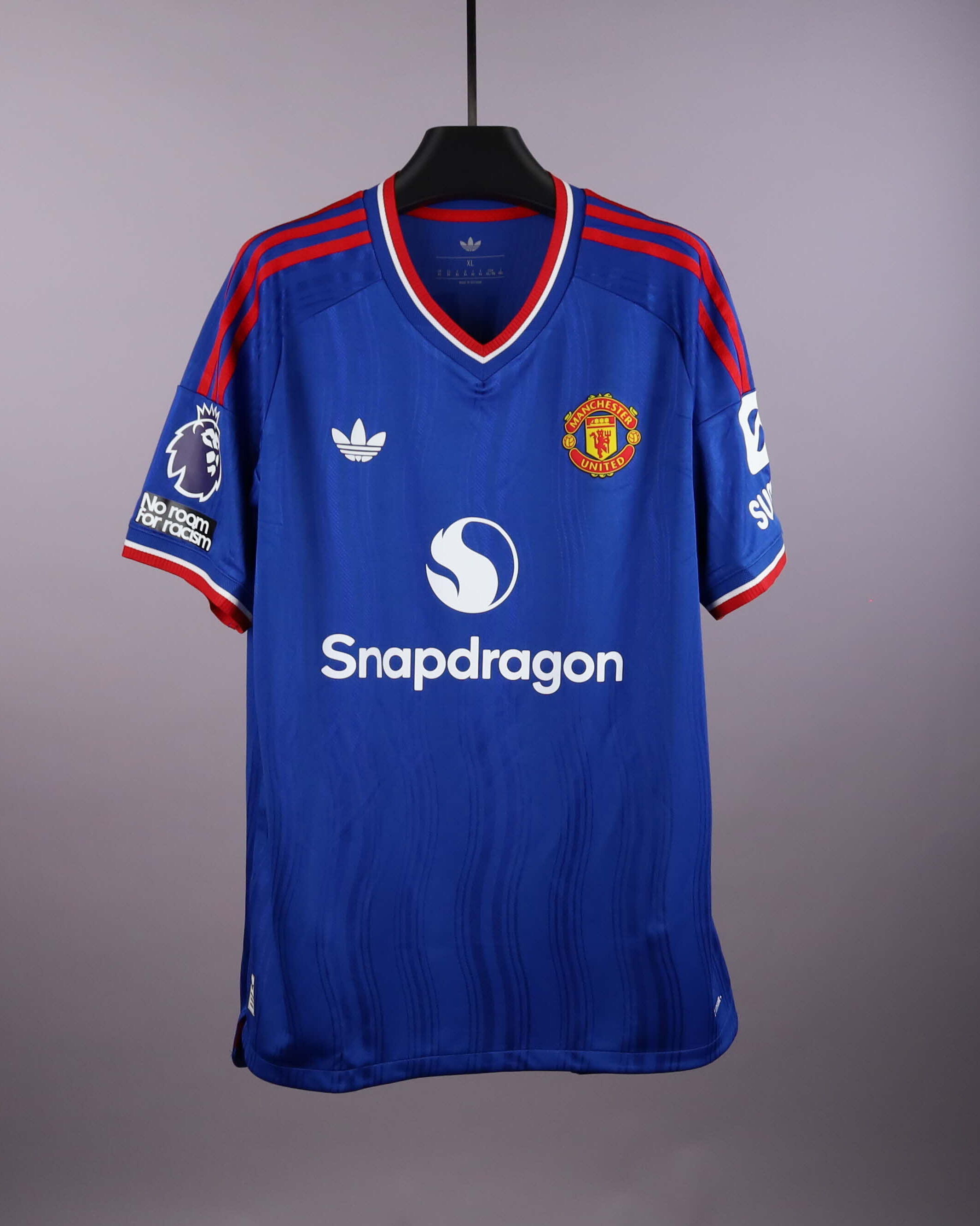 Carlos Baleba Manchester United のシャツ
